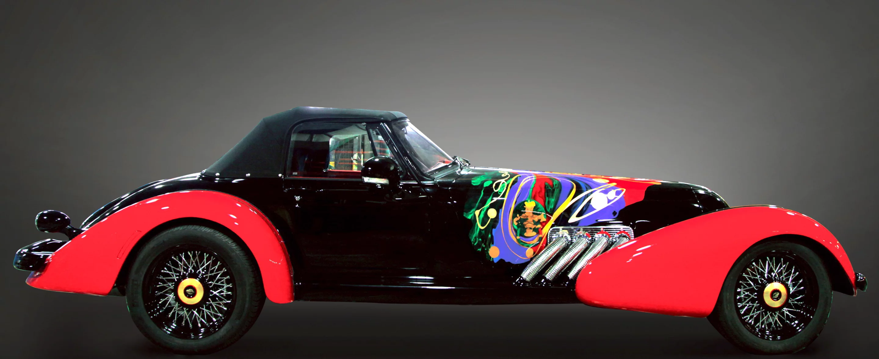 The better-endowed Vicci 6.2 HS version features a 556-hp GM LS-A 6.2-liter supercharged V8 engine, with a GM 4L85-E 4-speed automatic transmission or an optional 6-speed manual transmission