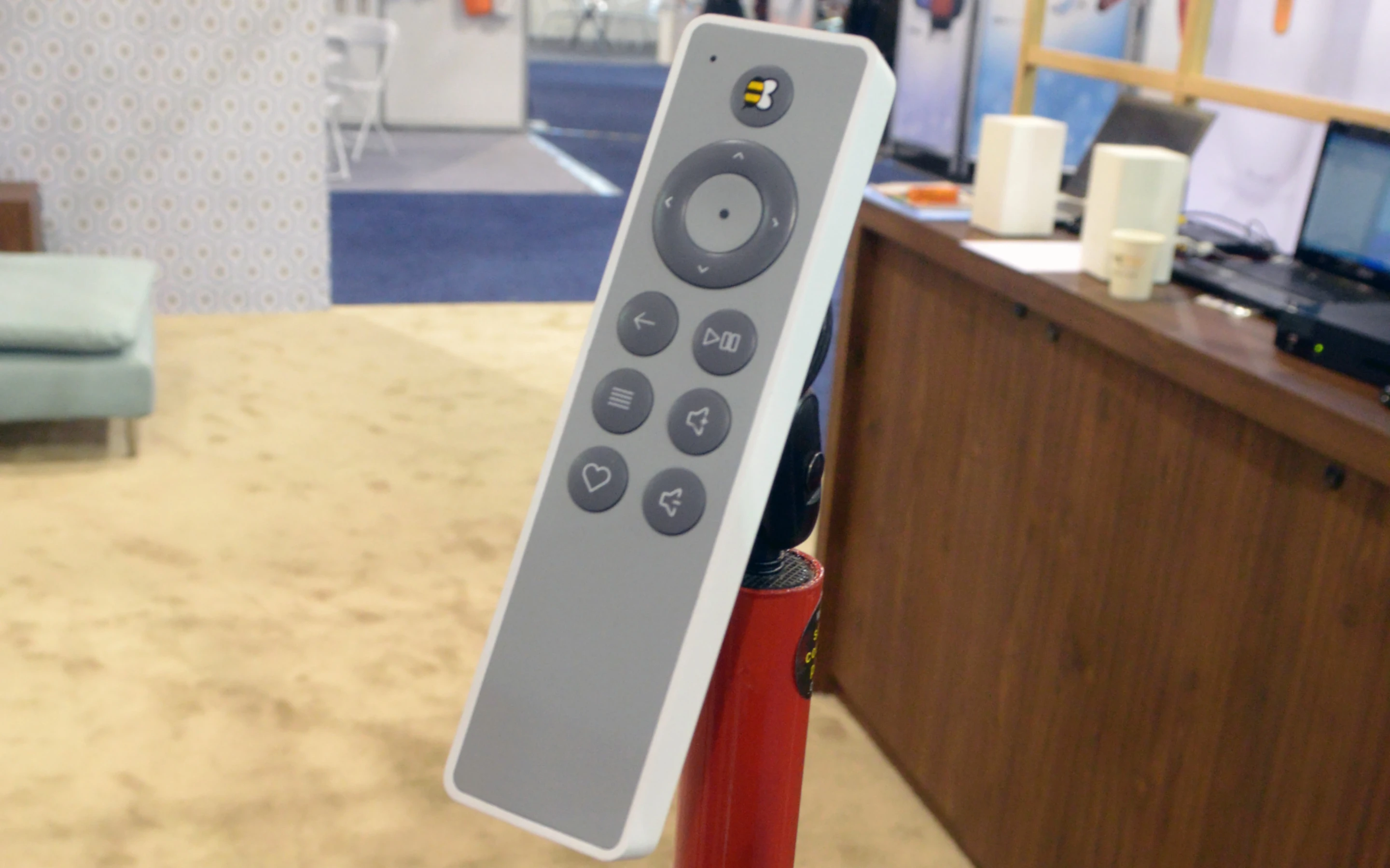 The QBee Gateway is controlled via a Bluetooth 4.0 remote (Photo: C.C.Weiss/Gizmag)