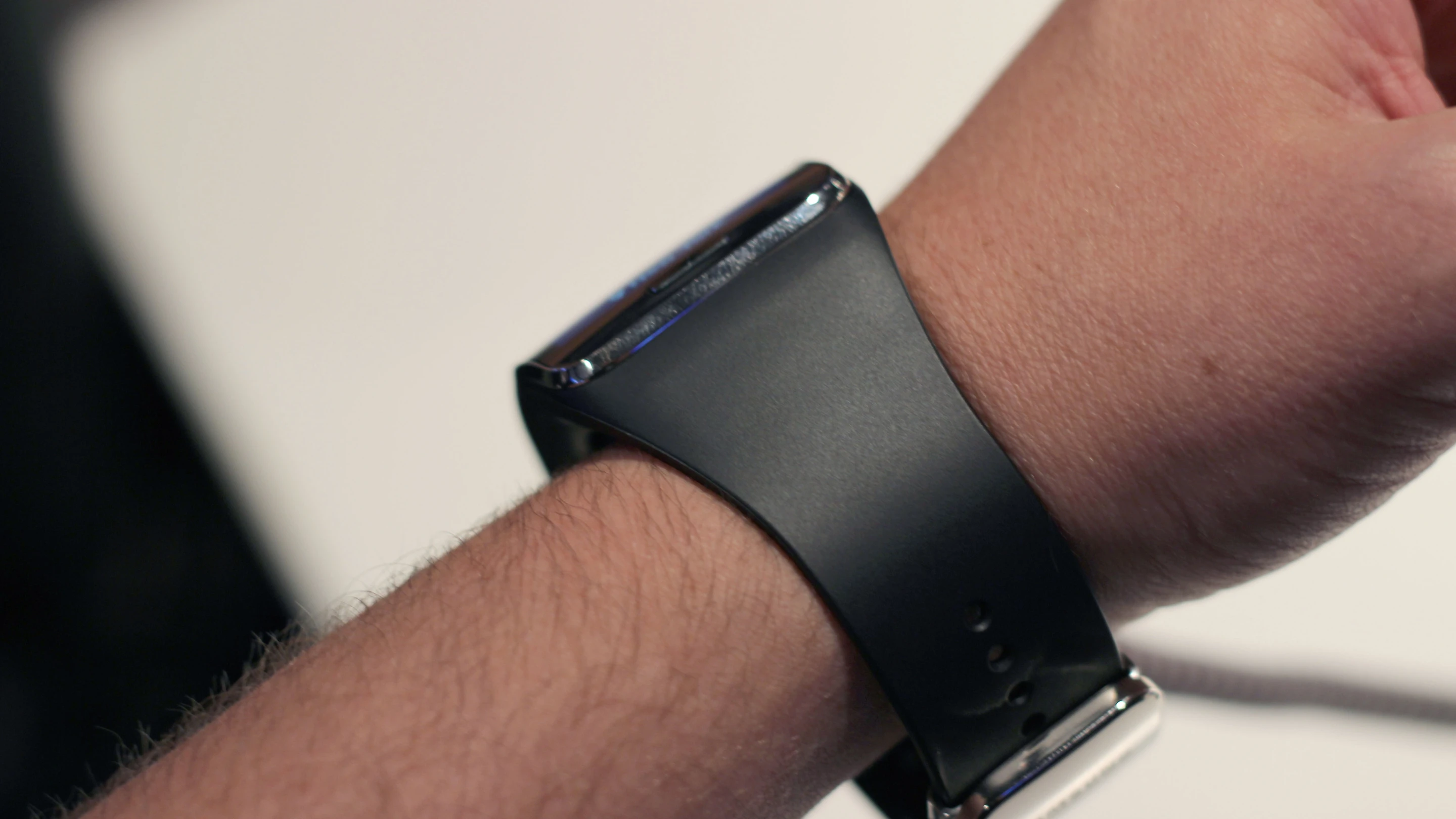 Samsung Gear S (Photo: Will Shanklin/Gizmag.com)