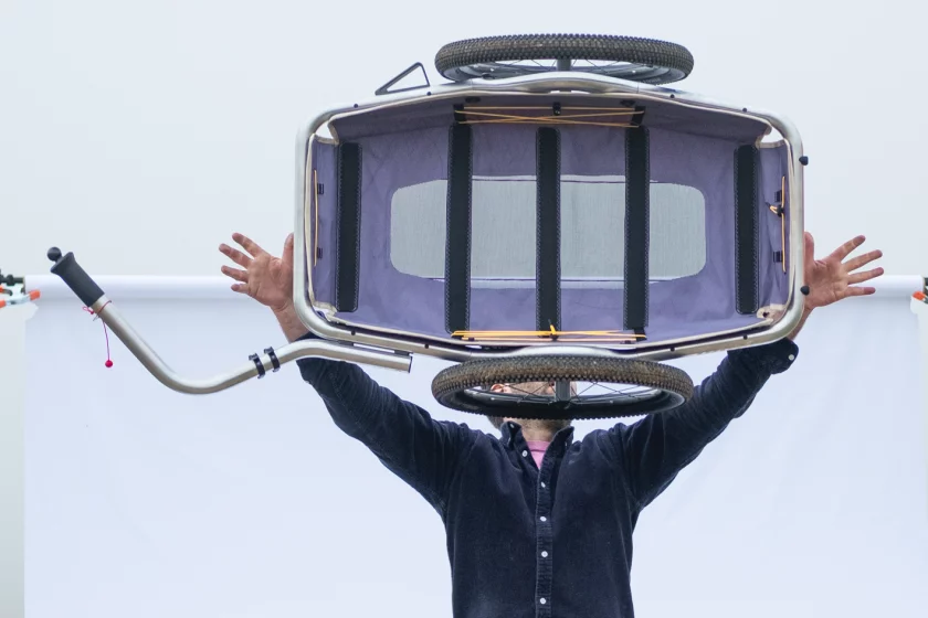 Throw that sucker in the air like you just don't care – the Veolo Bike Trailer 2.0 tips the scales at only 6.7 kg (14.7 lb), whereas most bike trailers weigh anywhere from 9 to 18 kg (20 to 40 lb)