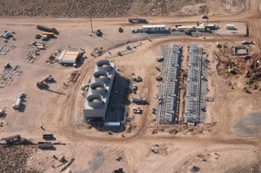 Raser Technologies has begun delivering 10 megawatts (MW) of clean, renewable electricity to Anaheim, California, from its first low-temperature, binary geothermal plant