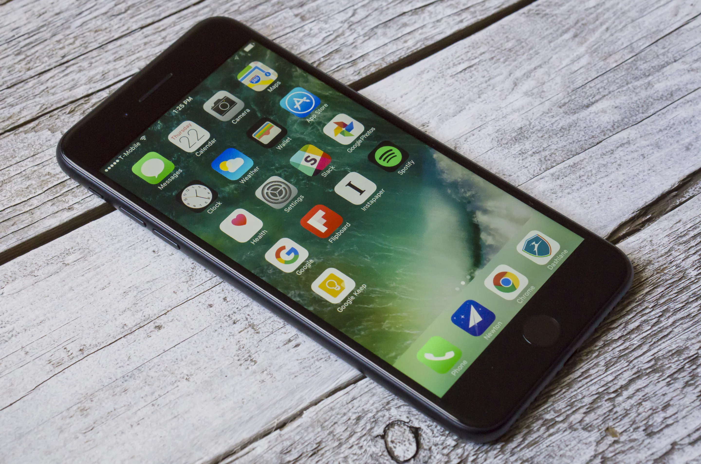 The 5-5-inch display looks incredible, with contrast, color richness and white balance that are second to none