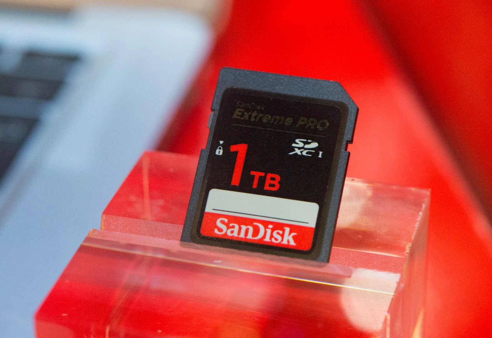 SanDisk proved it has got enough storage to keep up with mega megapixel camera with its new 1 TB SD card