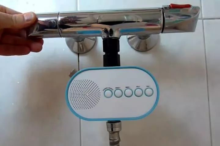 The H2O Power radio generates its own operating power via the force of the running water from your shower
