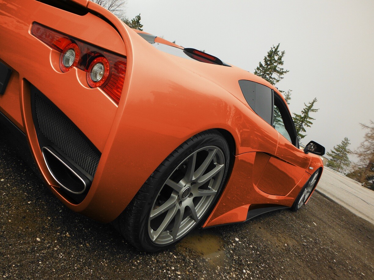 Sarthe claims 0-100 km/h (62 mph) in 3.8 seconds and an overall top speed of 326 km/h (203 mph)