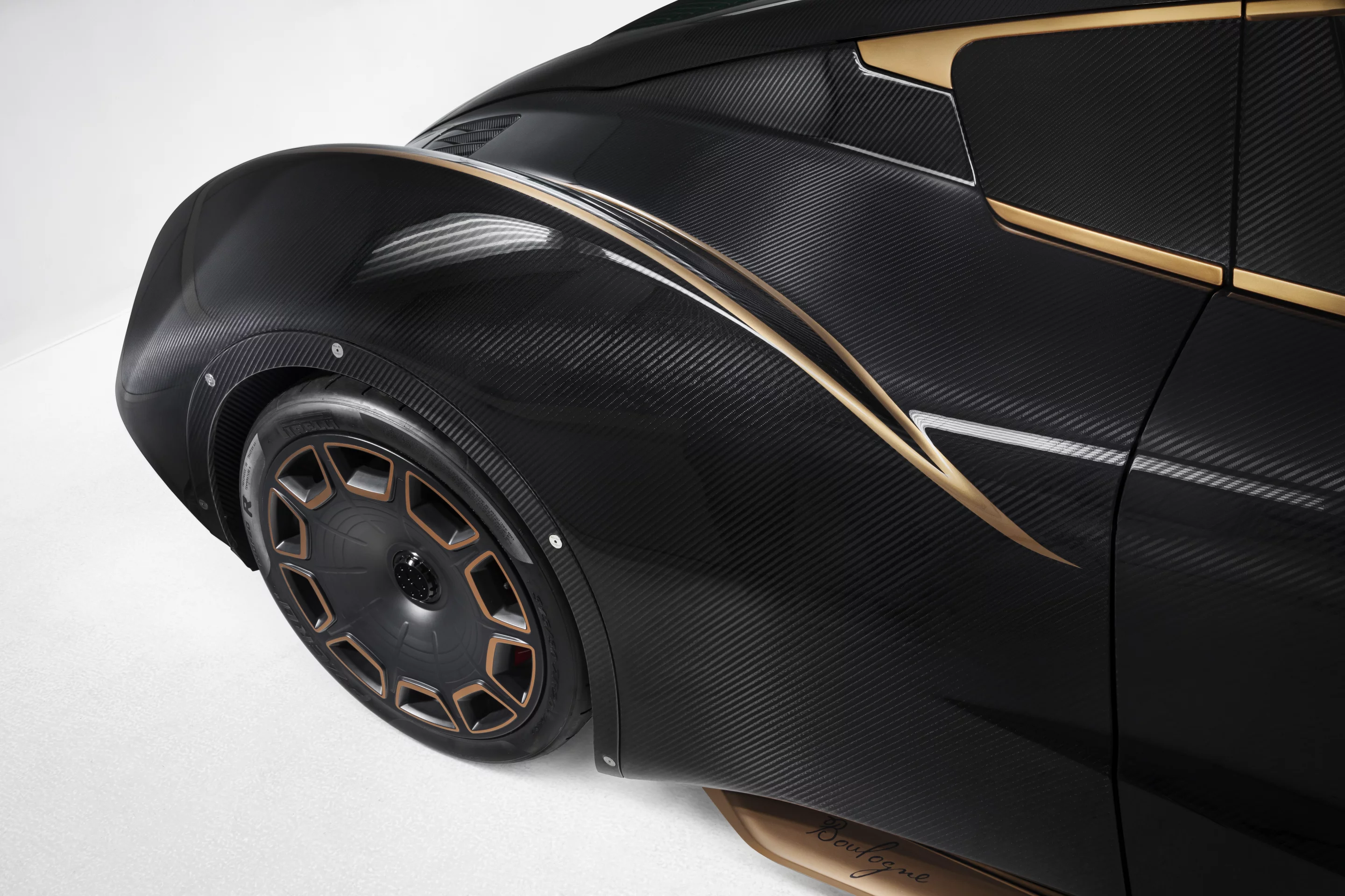A closer look at those 1930s-inspired rear fenders, trimmed in copper