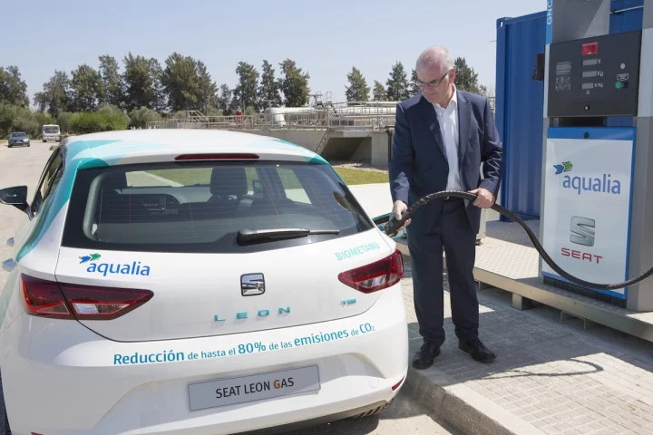Spanish auto maker SEAT and water management company Aquila are teaming up to develop treatment plants that can create sustainable biofuels from wastewater