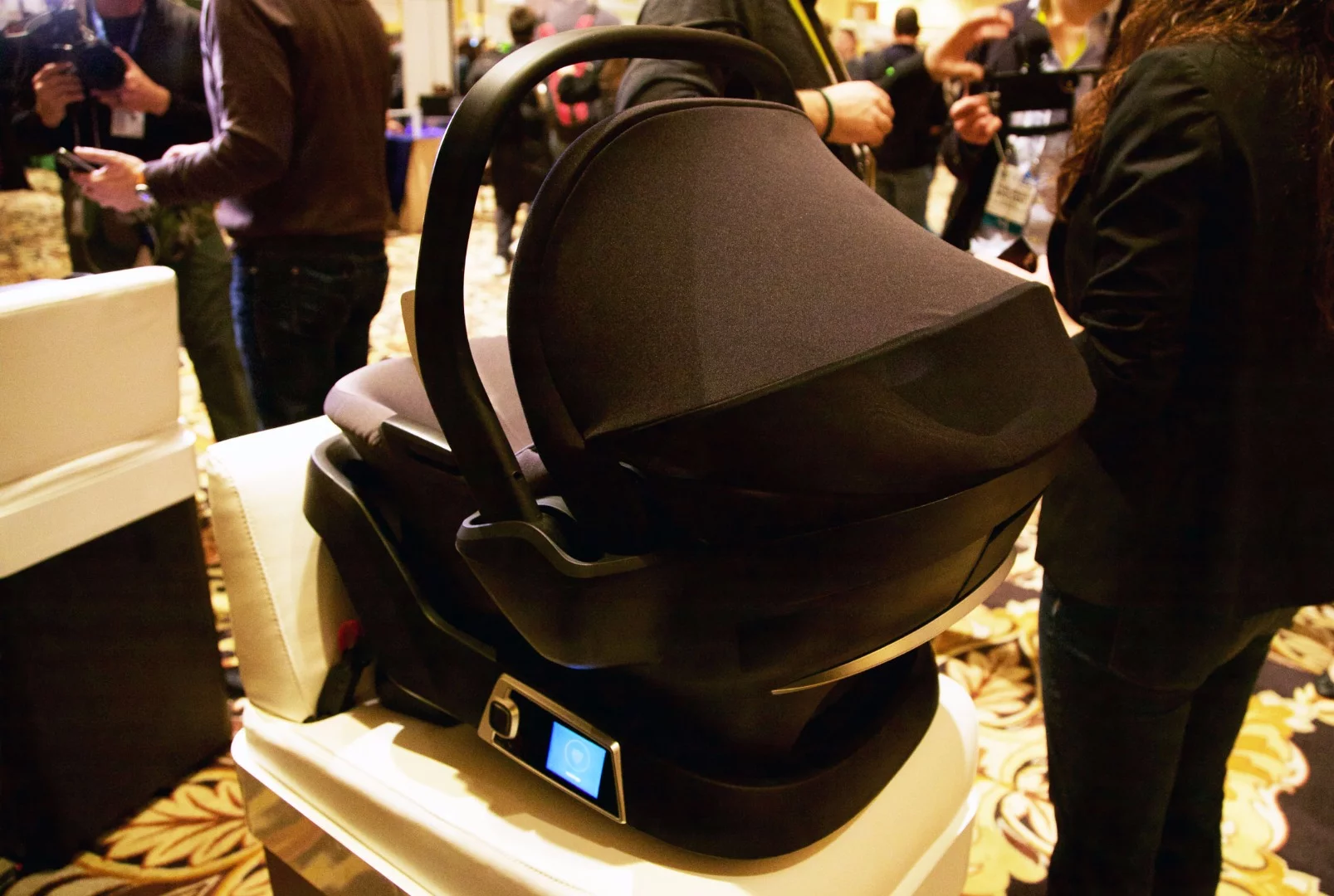 The 4moms self-installing child safety seat is designed mainly for infants and young toddlers