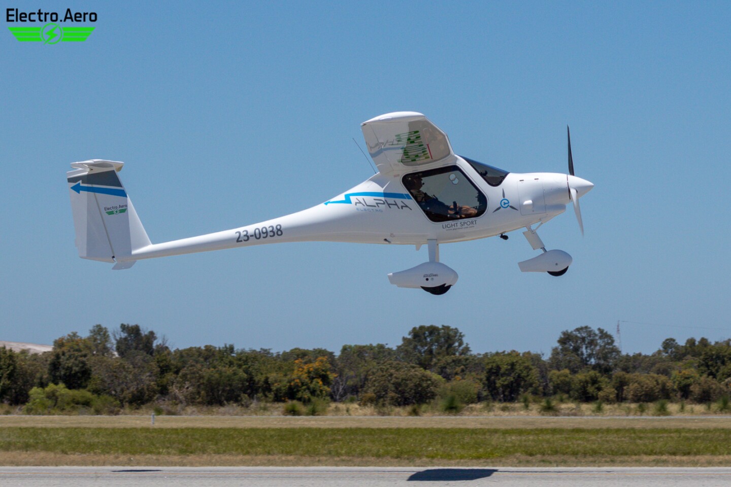 Batterypowered electric plane quietly takes to Australian skies for