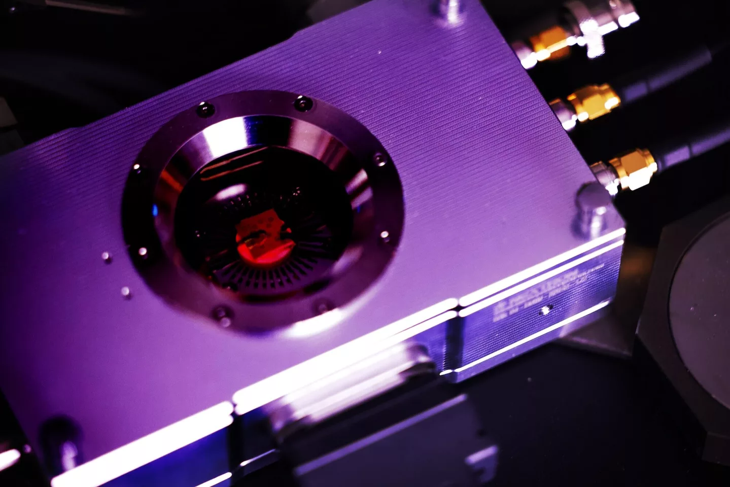 The hot memory unit needs a heater when used in low-temperature environments