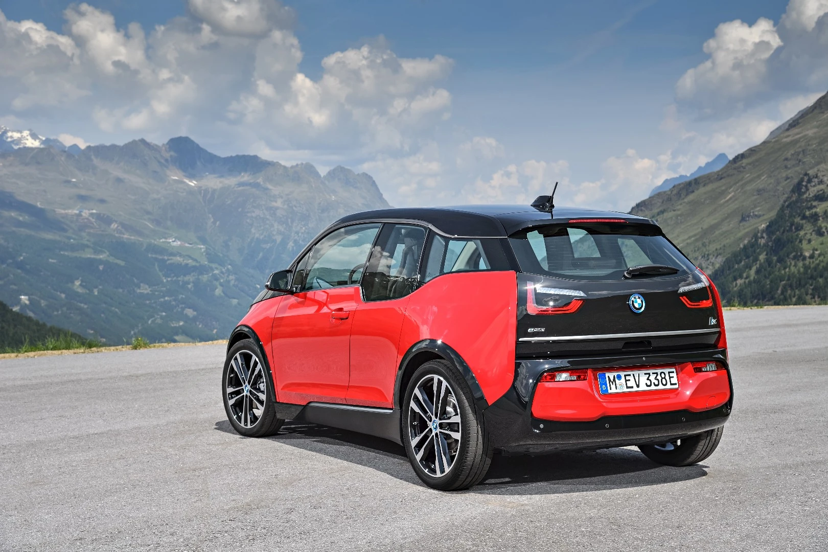 Top speed is boosted to 99 mph (160 km/h) and 0-100 km/h time is reduced to 6.9 seconds in the i3s