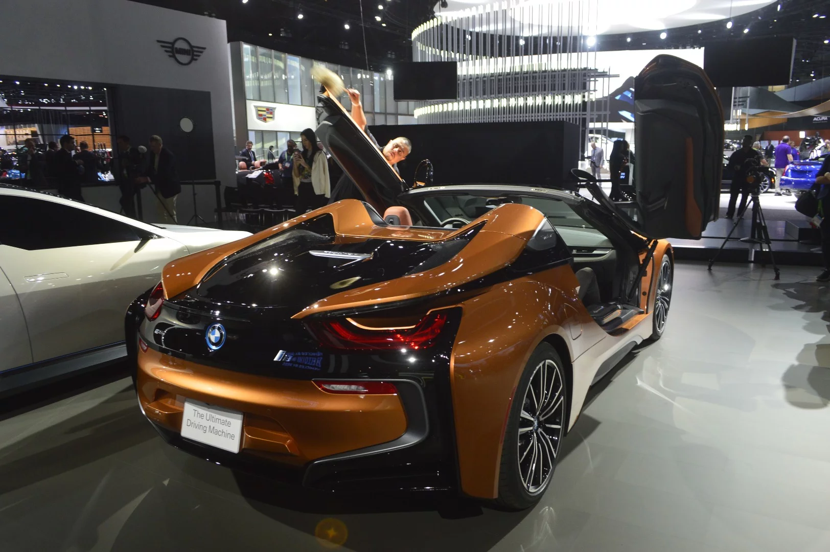 The signature butterfly doors of the i8 are retained for 2019, even on the Roadster model