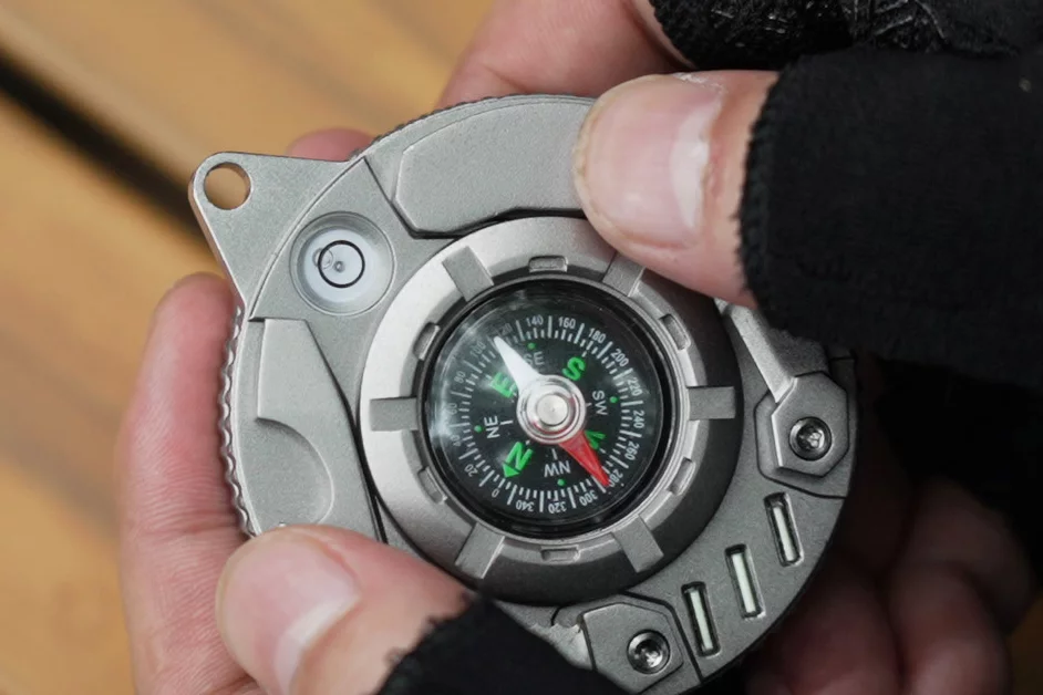 A closer look at the compass itself
