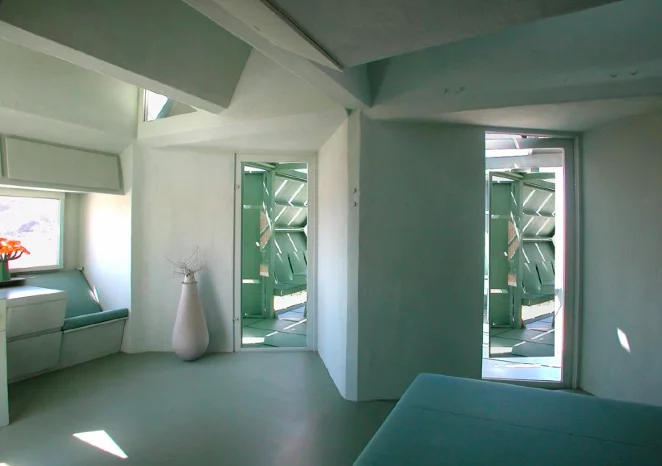 Inside Michael Jantzen's M-House