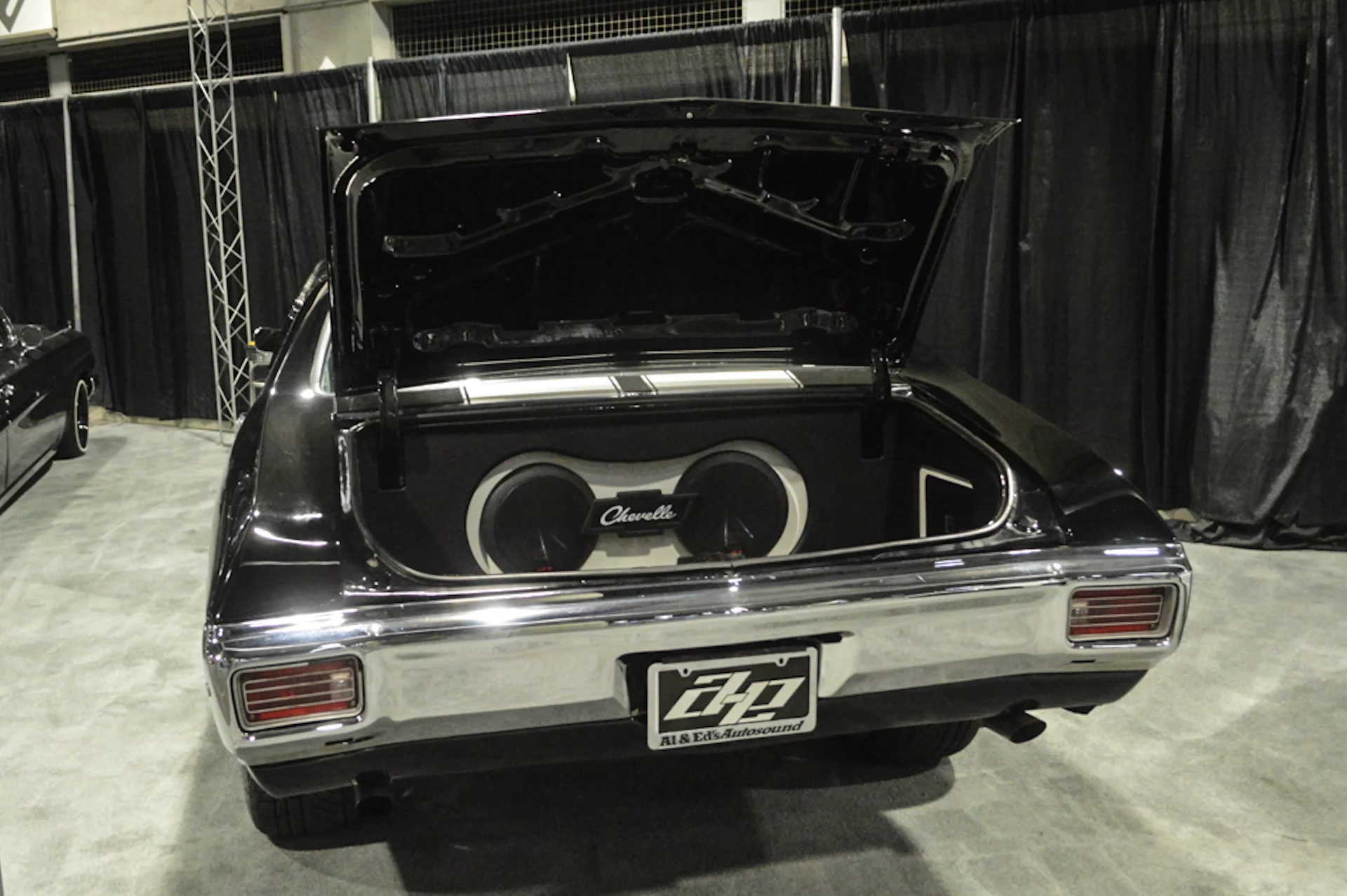 A1 & Ed's Autosound at the LA Auto Show (Photo: C.C. Weiss/Gizmag.com)