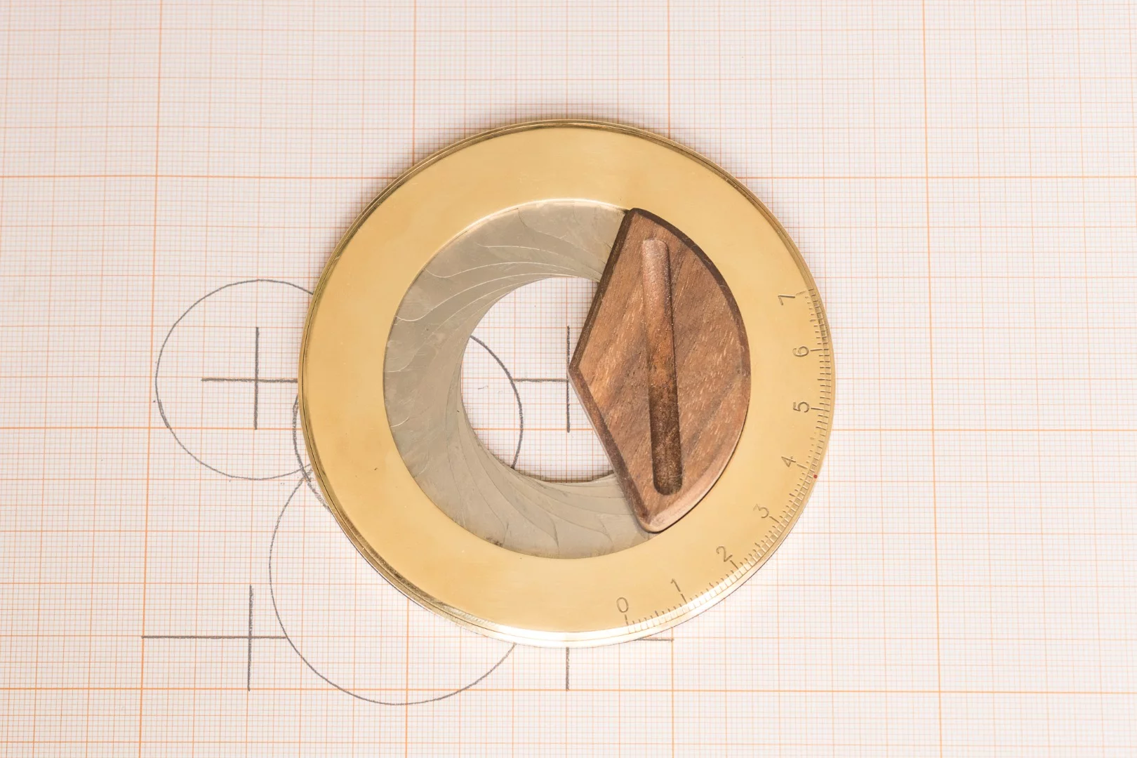 The wooden base of the Iris doubles as a tool for locating the center of your circle