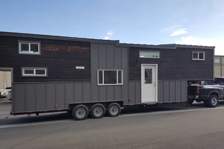 The Tiny Giant is based on a triple-axle trailer and measures a total length of 39 ft (11 m)