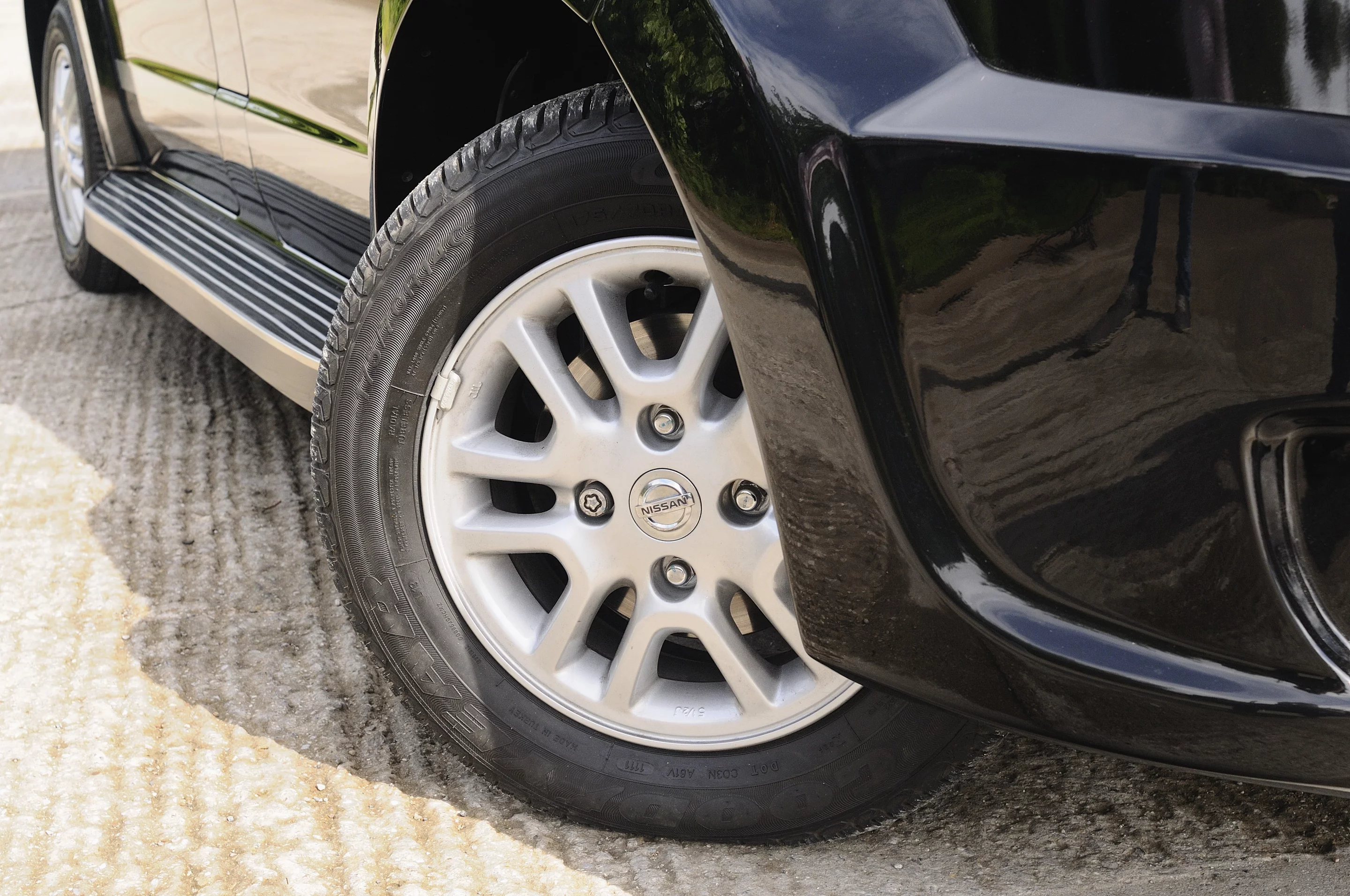The NV200 achieves the legal requirement for a maximum turning circle of 25 ft (7.6 m)