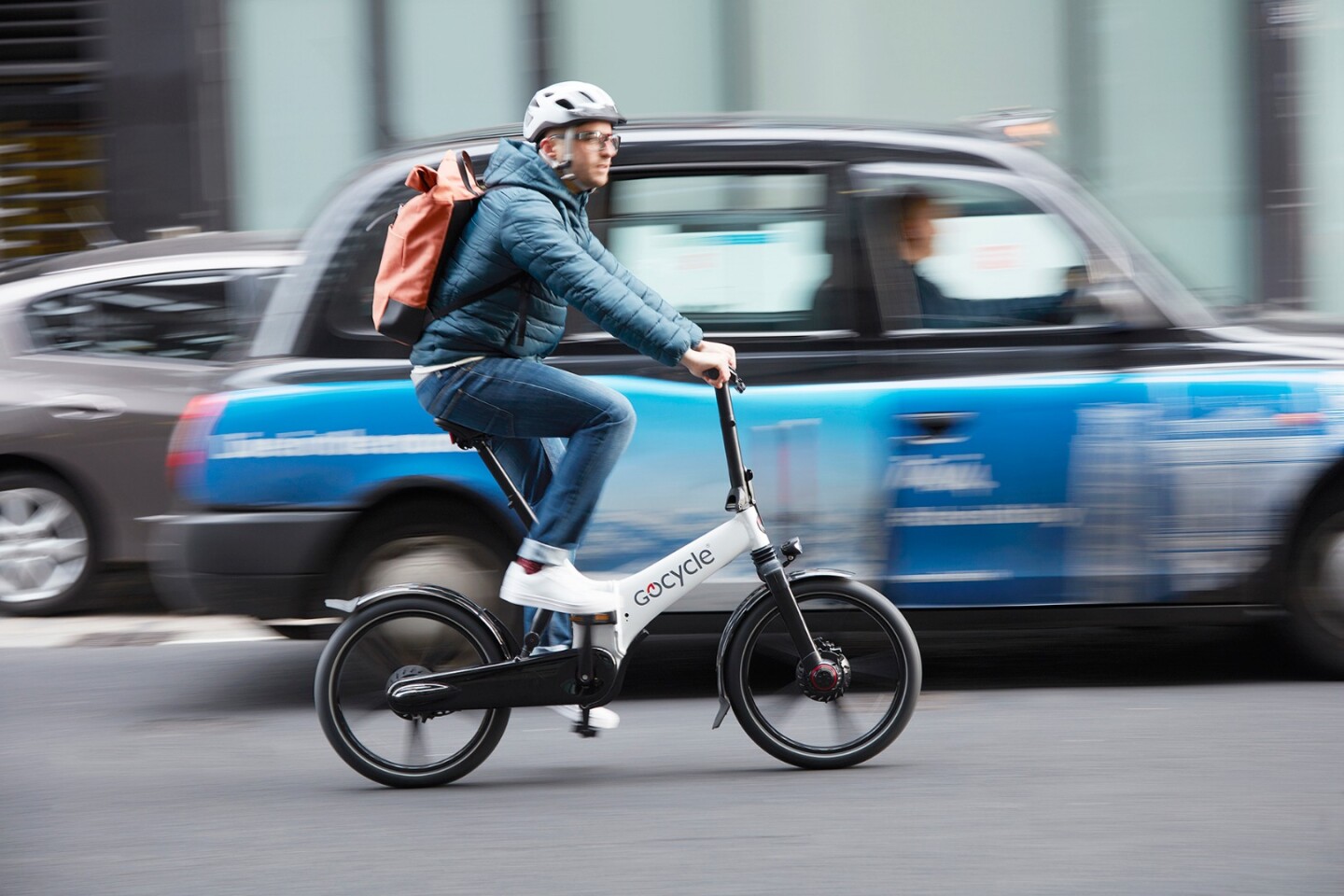 Using an iOS/Android app on a Bluetooth-connected smartphone, Gocycle GX riders can choose between different levels of electrical assistance, taking them up to a top assisted speed of 20 mph (25 km/h)