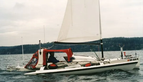 Steven Roberts' Microship micro-trimaran