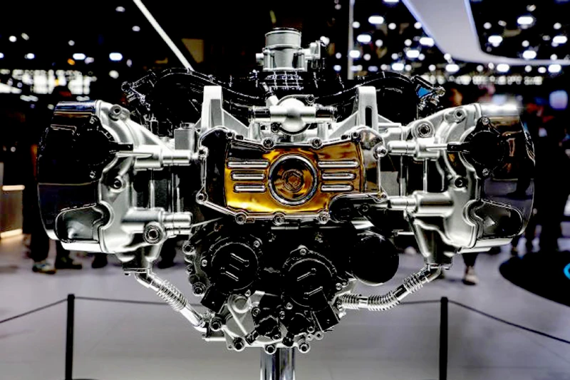 2 Faced Engine China's 8-cylinder, 2-liter megatourer heralds a global motorcycle conquest