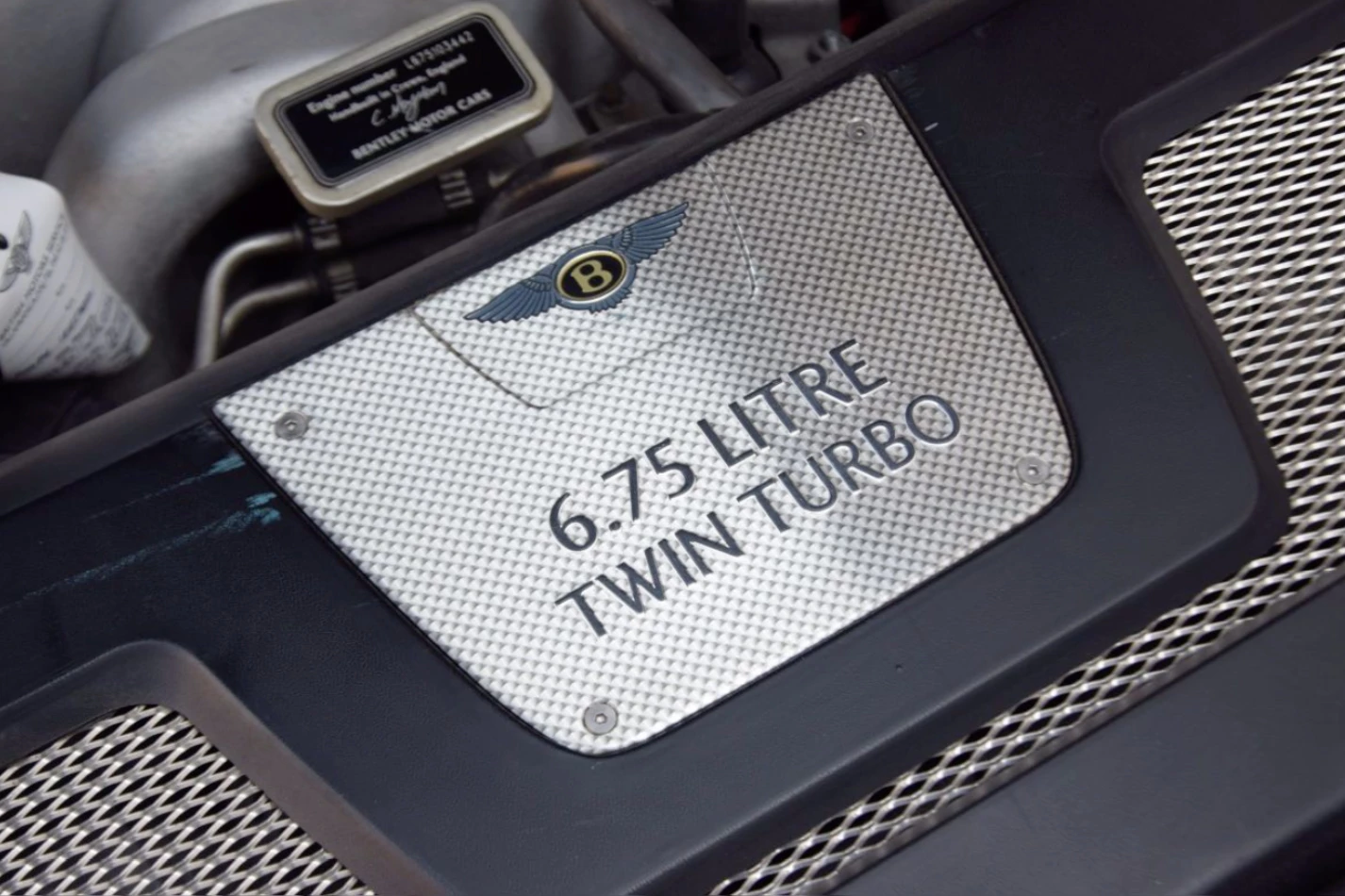 The 500-hp engine in this station wagon has a mid-range that will make your eyes bulge – pressing the accelerator on a car with 1,000 Nm (738 lb·ft) of torque is an experience you will never forget