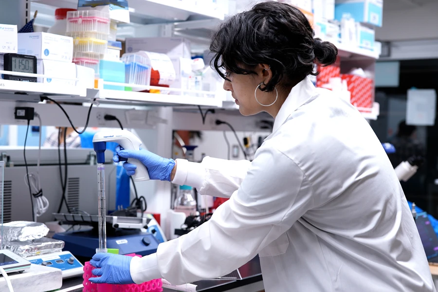 Maheera Bawa, a graduate student in the Raman Lab