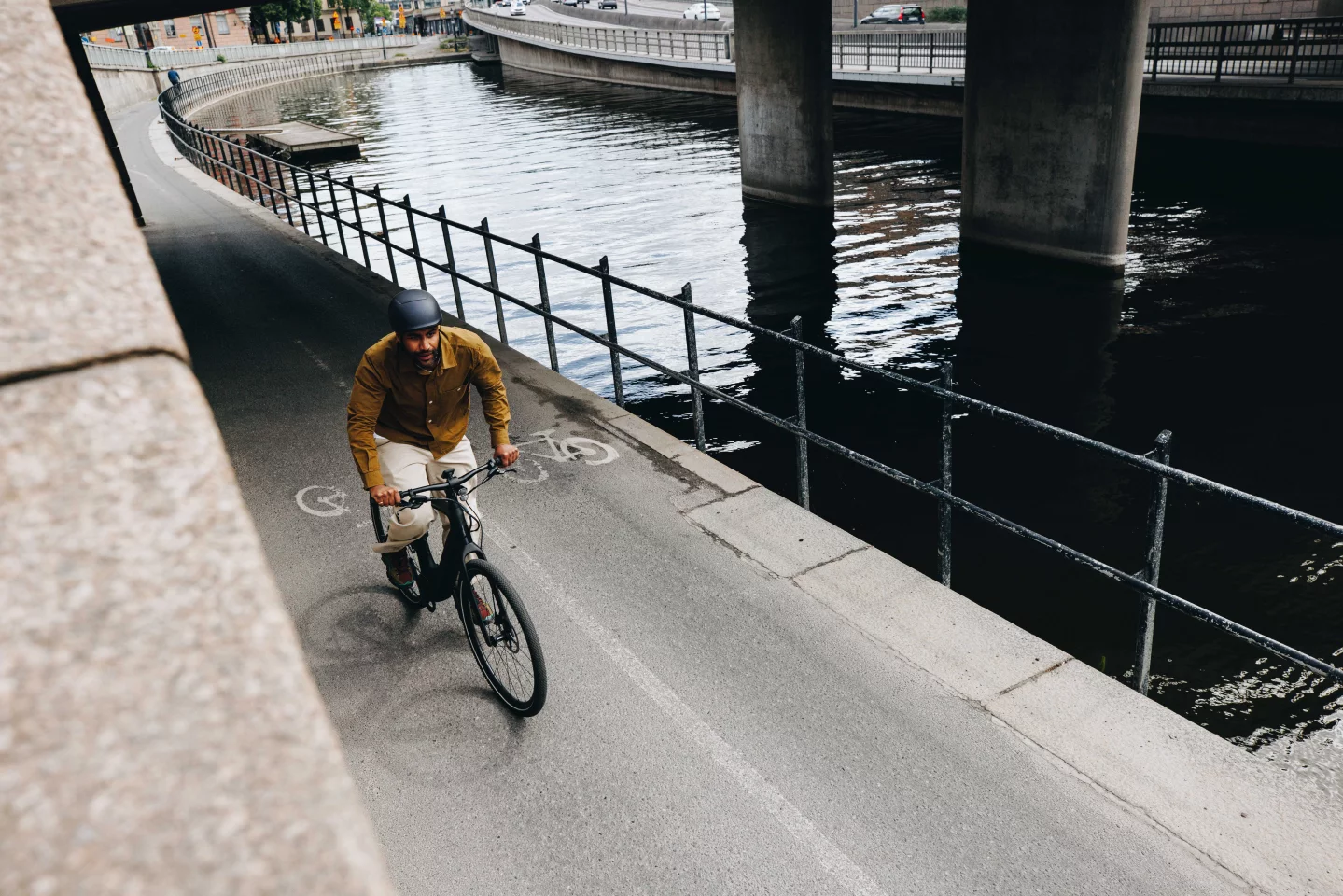 The mid-mount motor produces 50 Nm of torque to help tackle city inclines