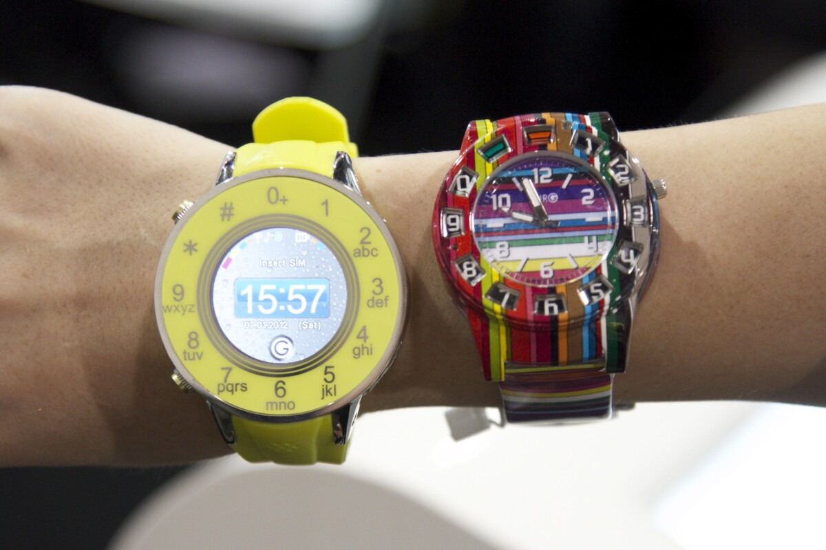 Burg Neon watch phones launch at CES
