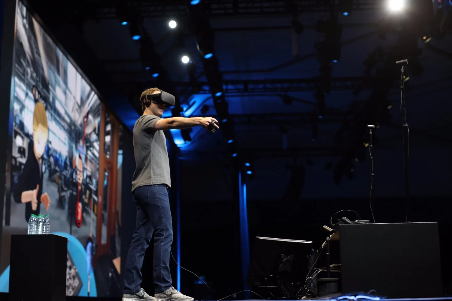 Mark Zuckerberg showing off social VR