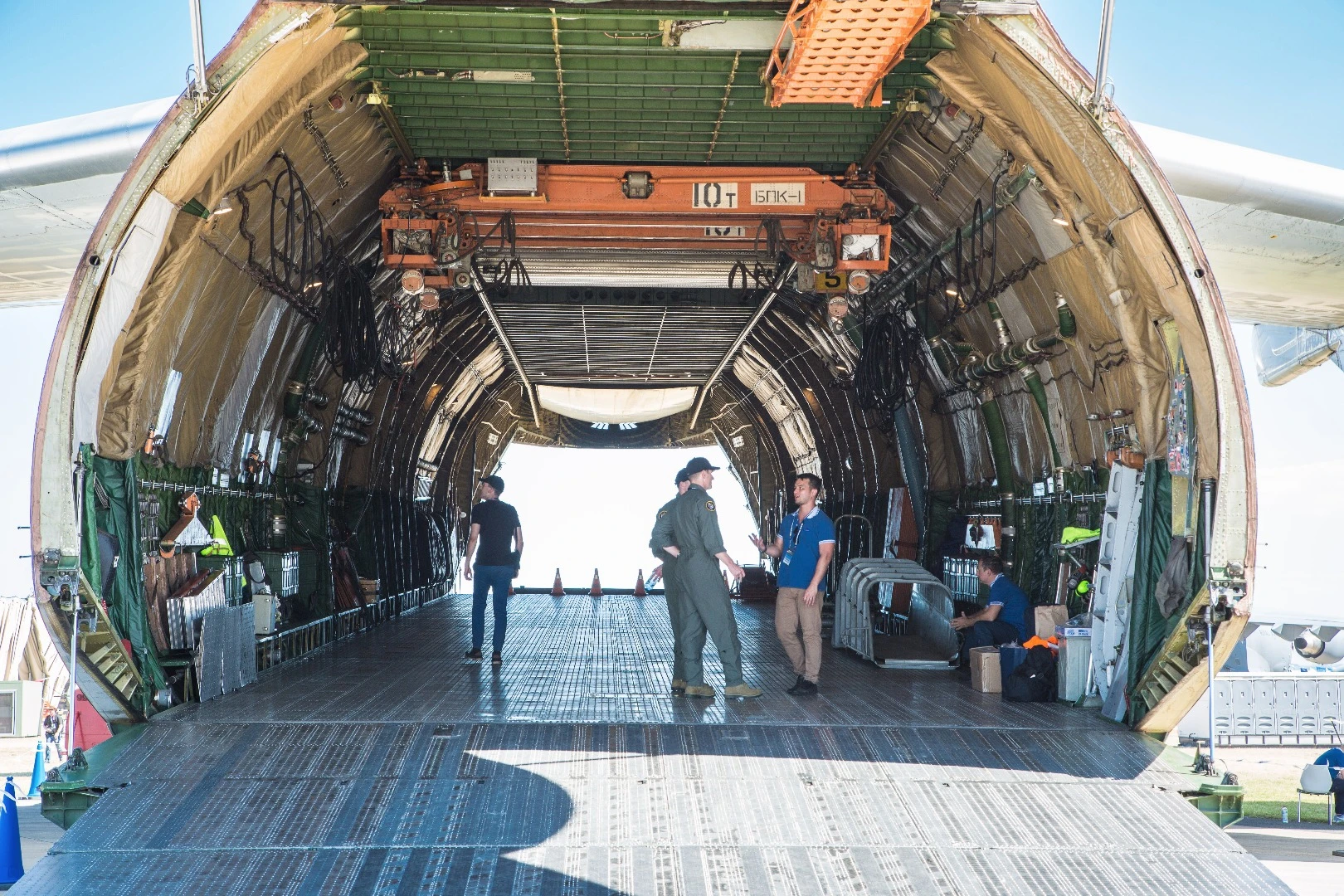 Looking straight through the Antonov 124-100