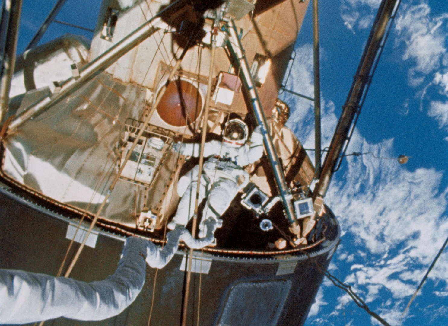 Skylab astronaut showing service umbilical