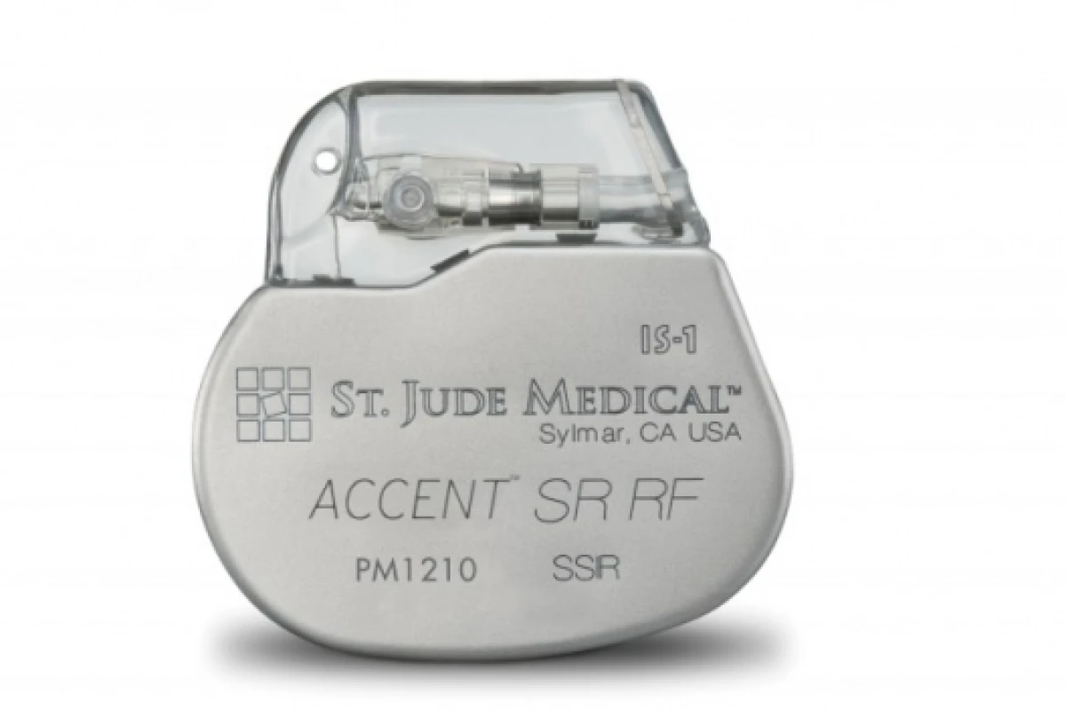 The Accent pacemaker sends a wireless signal to a home transmitter, which then forwards the information to the cardiac specialist via the Internet(Image: St Jude Medical)