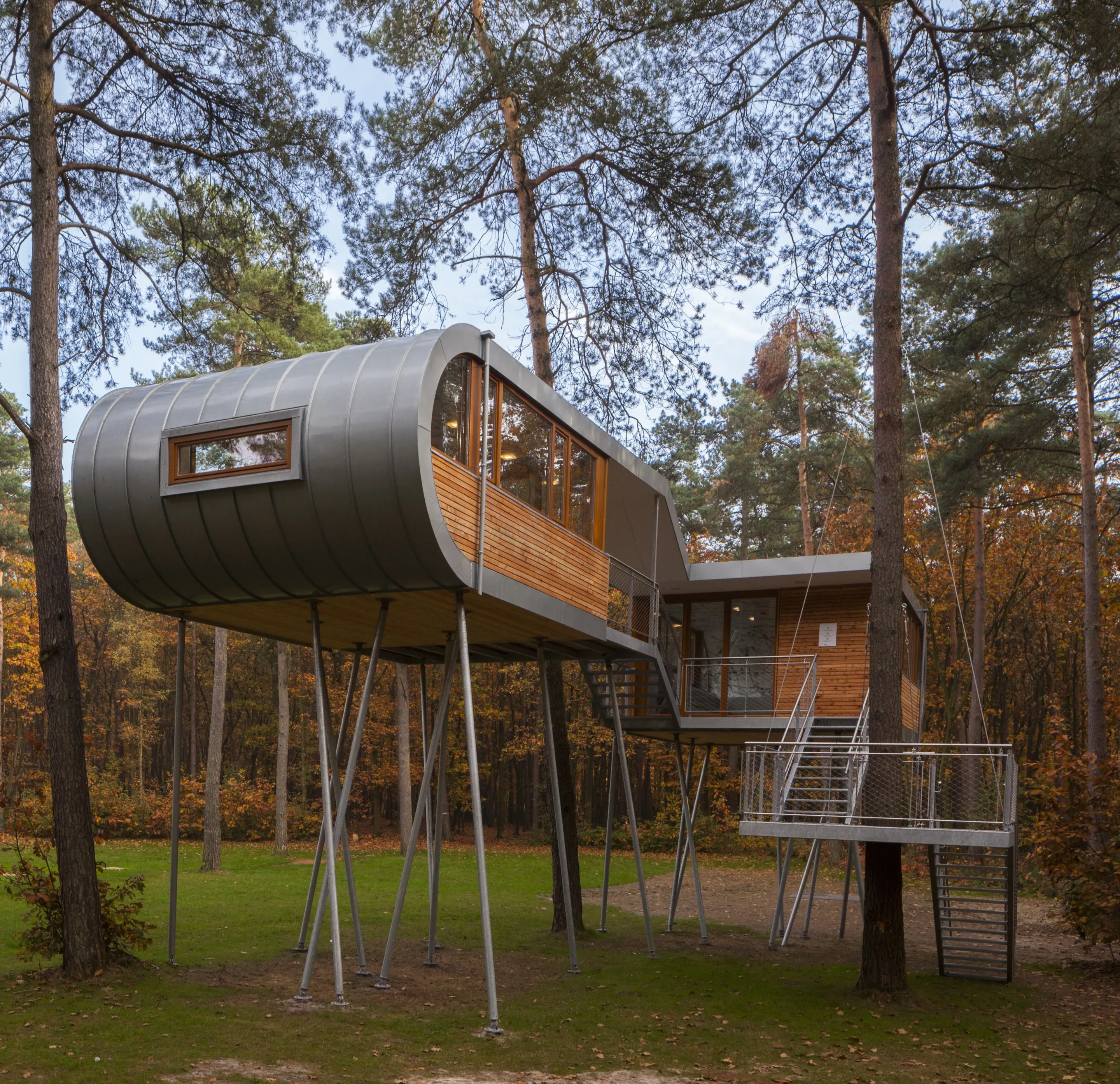 The cabins sit more than 5 m above ground (Photo: Markus Bollen, from the forthcoming book "Superlight")