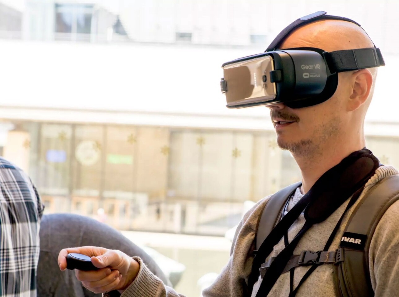 Trying out the latest Gear VR and controller