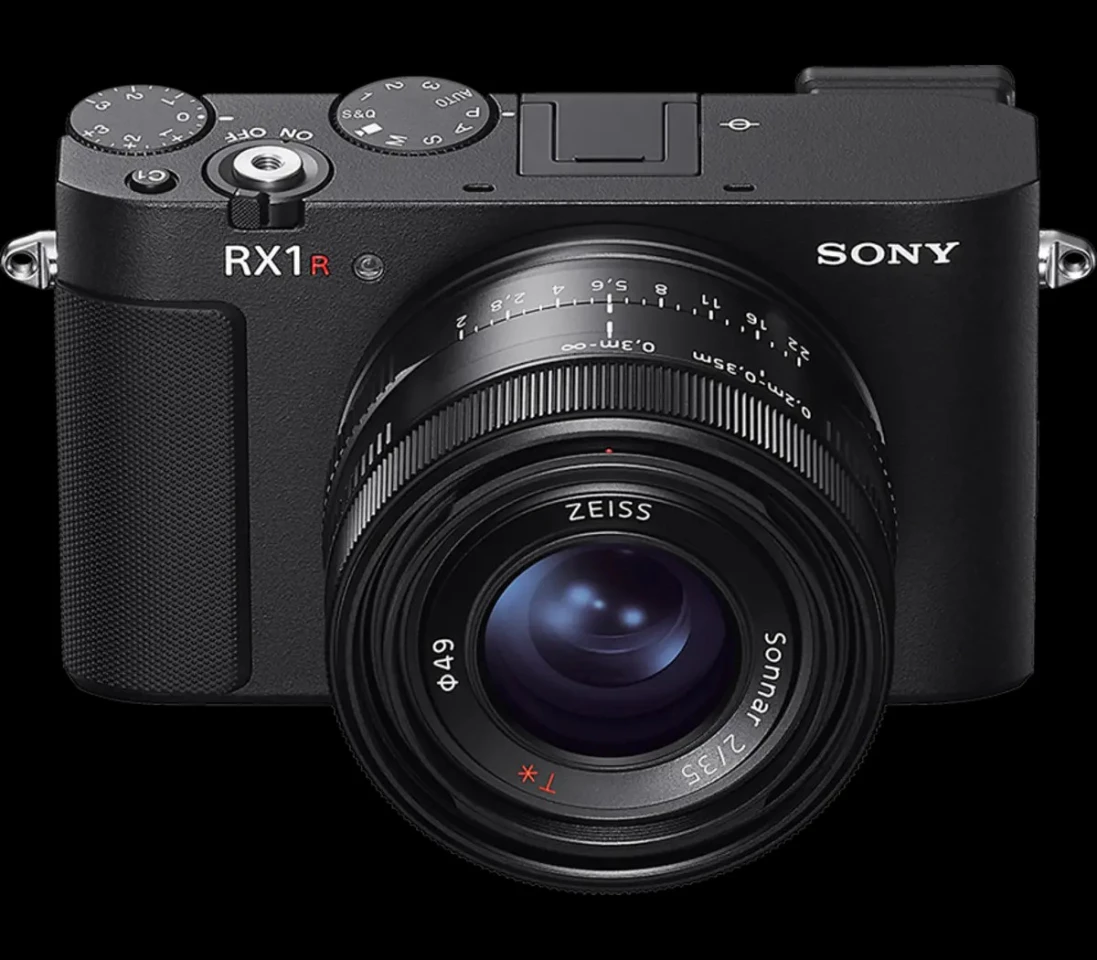 The RX1R III features a fixed Zeiss 35mm F2 lens, with sensor cropping options to mimic other focal lengths
