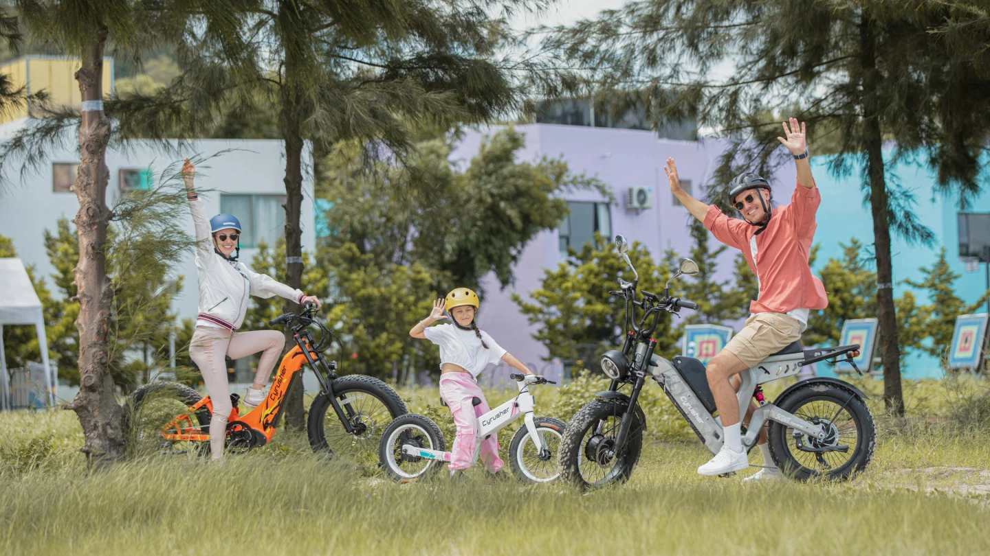 The Scout (right) out for a ride with the family - the Trax to the left and the Bumpers balance bike in the middle