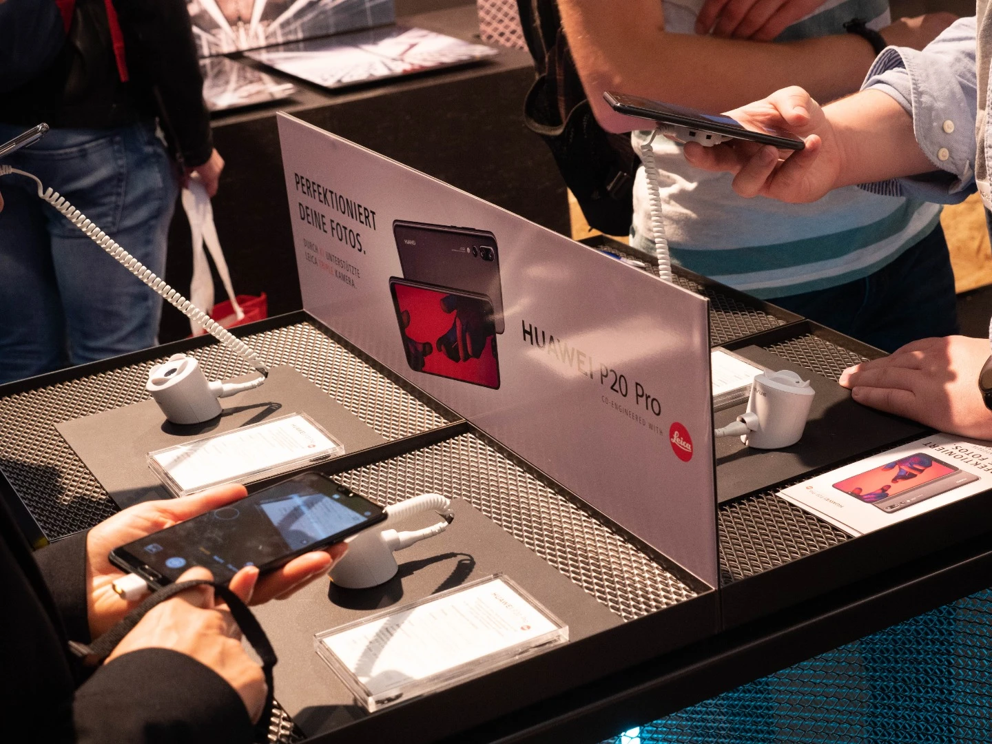 Huawei P20 Pro try-out station