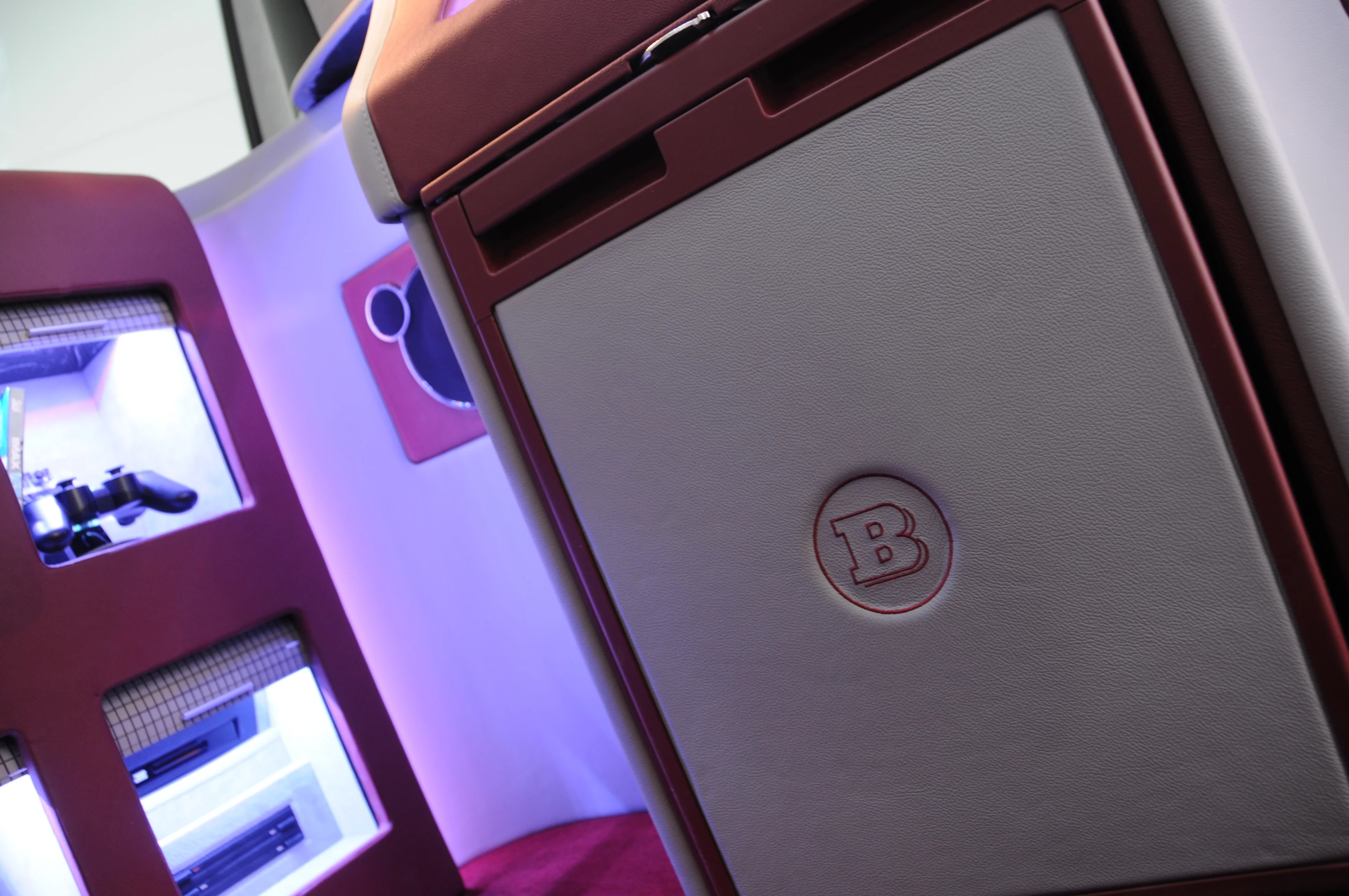 The BRABUS iBusiness 3D is based on the Viano - it is described as a 3D Multimedia Lounge on Wheels