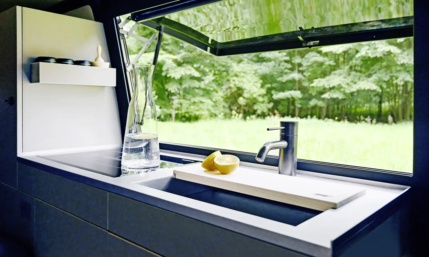 The kitchen is fitted with a diesel hob with a flush ceramic surface that is integrated into the stainless-steel kitchen bench