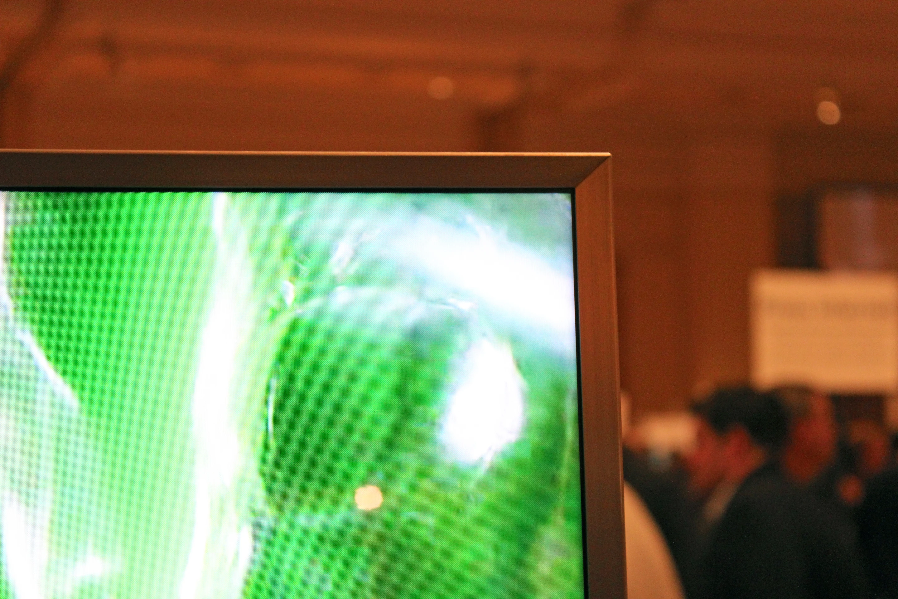Samsung's SUHD TV – bezel detail (Photo Will Shanklin/Gizmag.com)