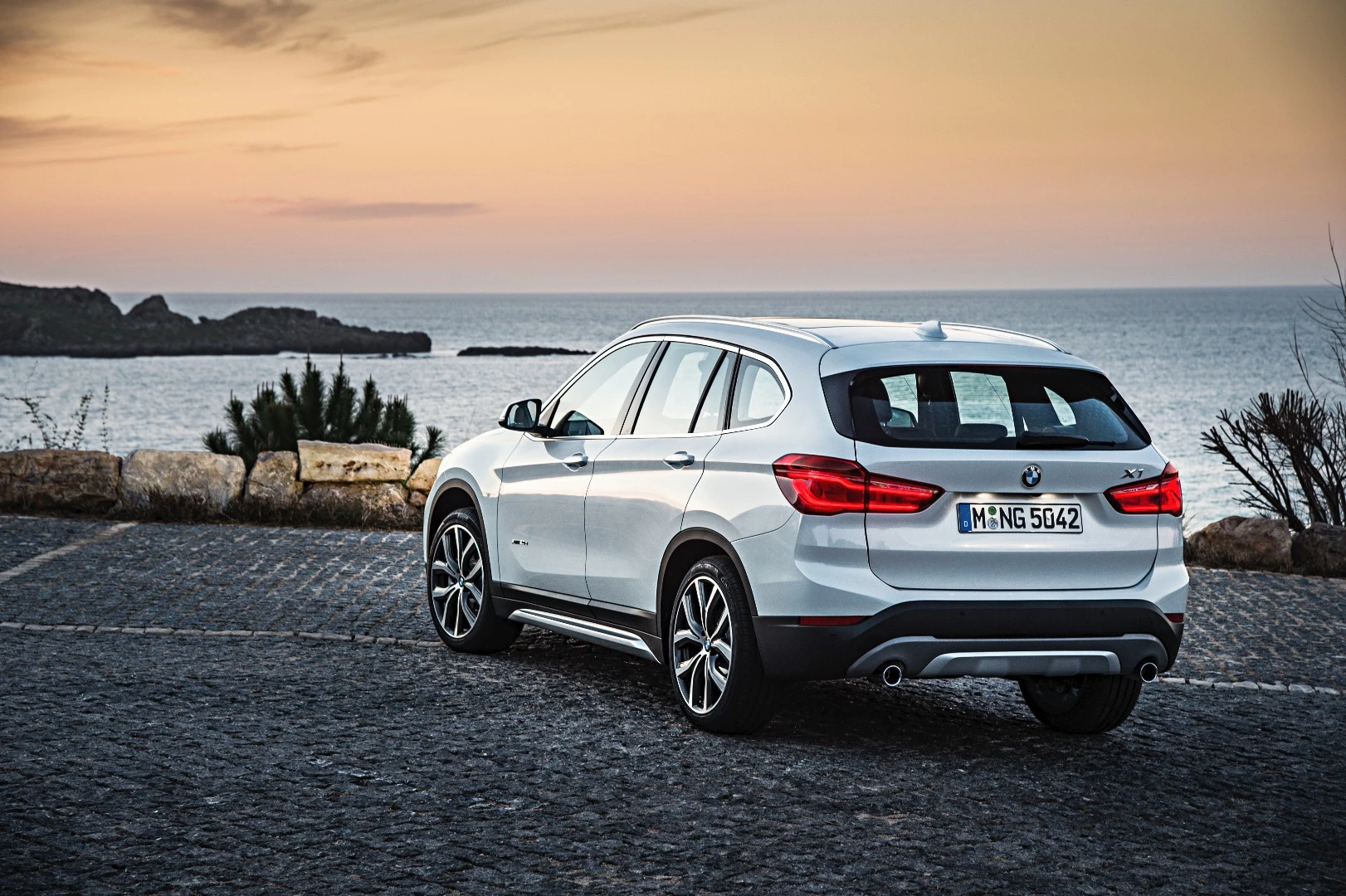 Base model diesel X1s are fitted with a six speed manual gearbox
