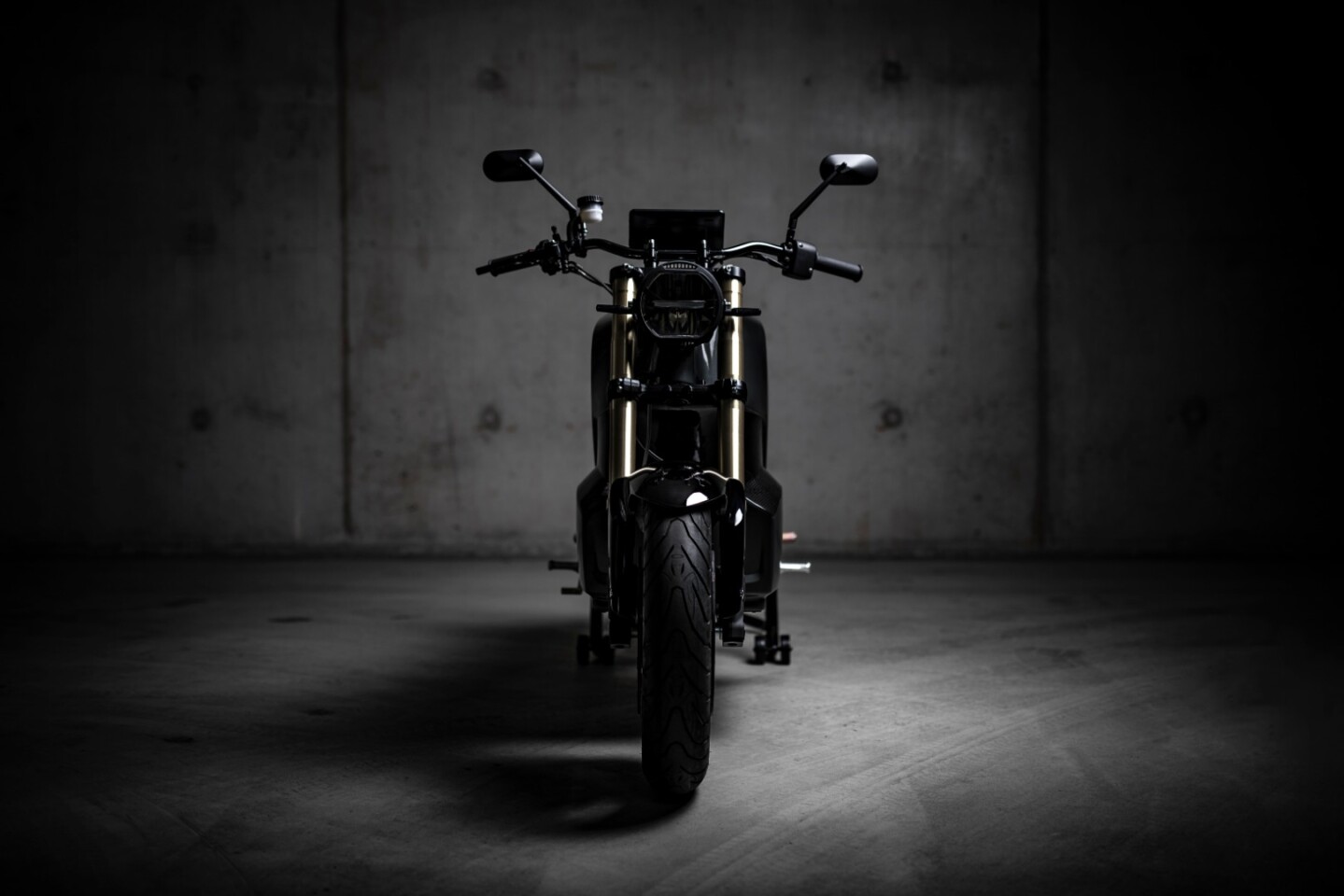 From the front the 2019 NXT Motors Rage concept reveals sleek, minimal lines with straight handlebars and a LED headlight
