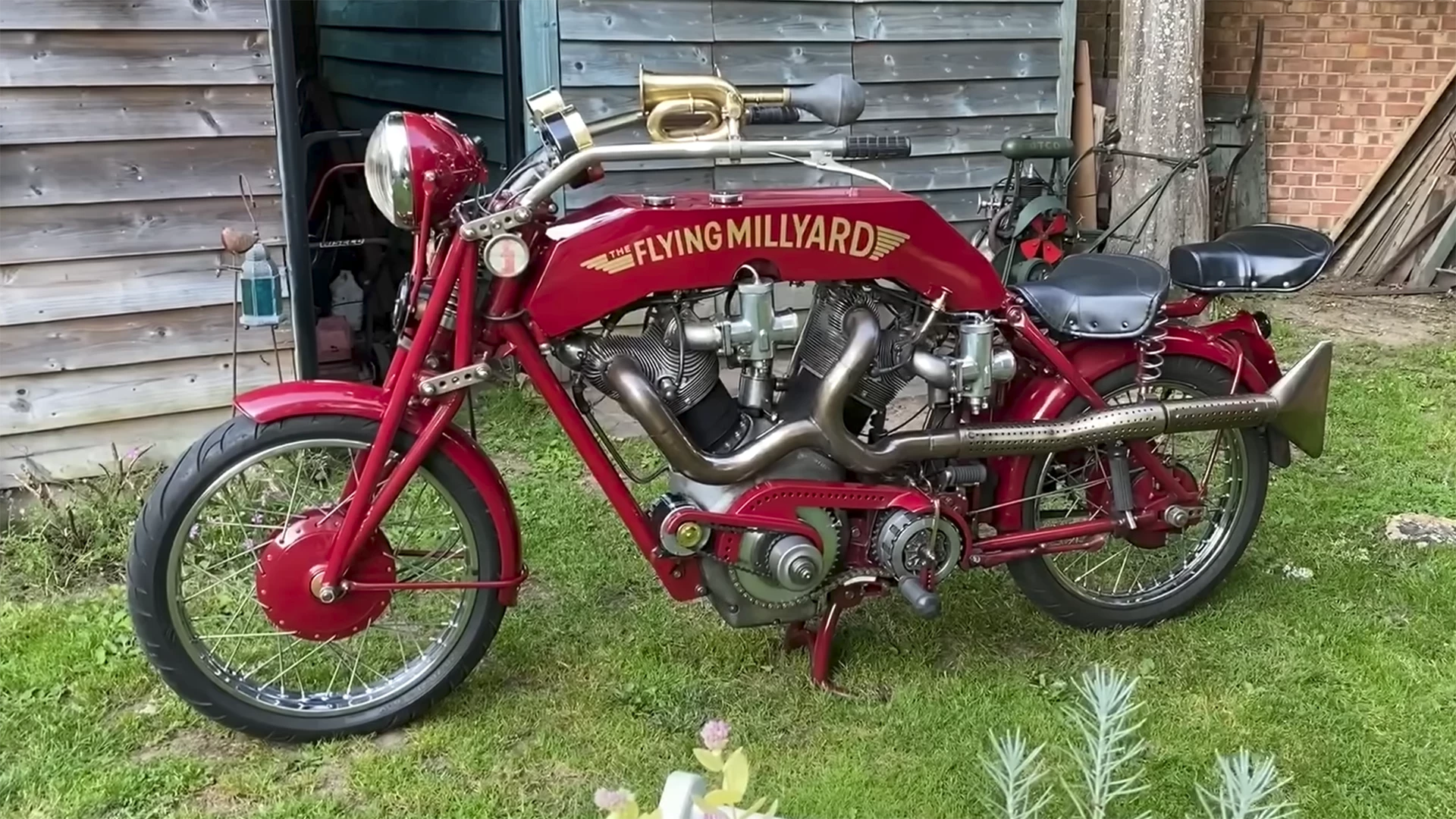 That's a 5000cc v-twin - each cylinder sweeping a bucket-sized 2.5 liters of volume
