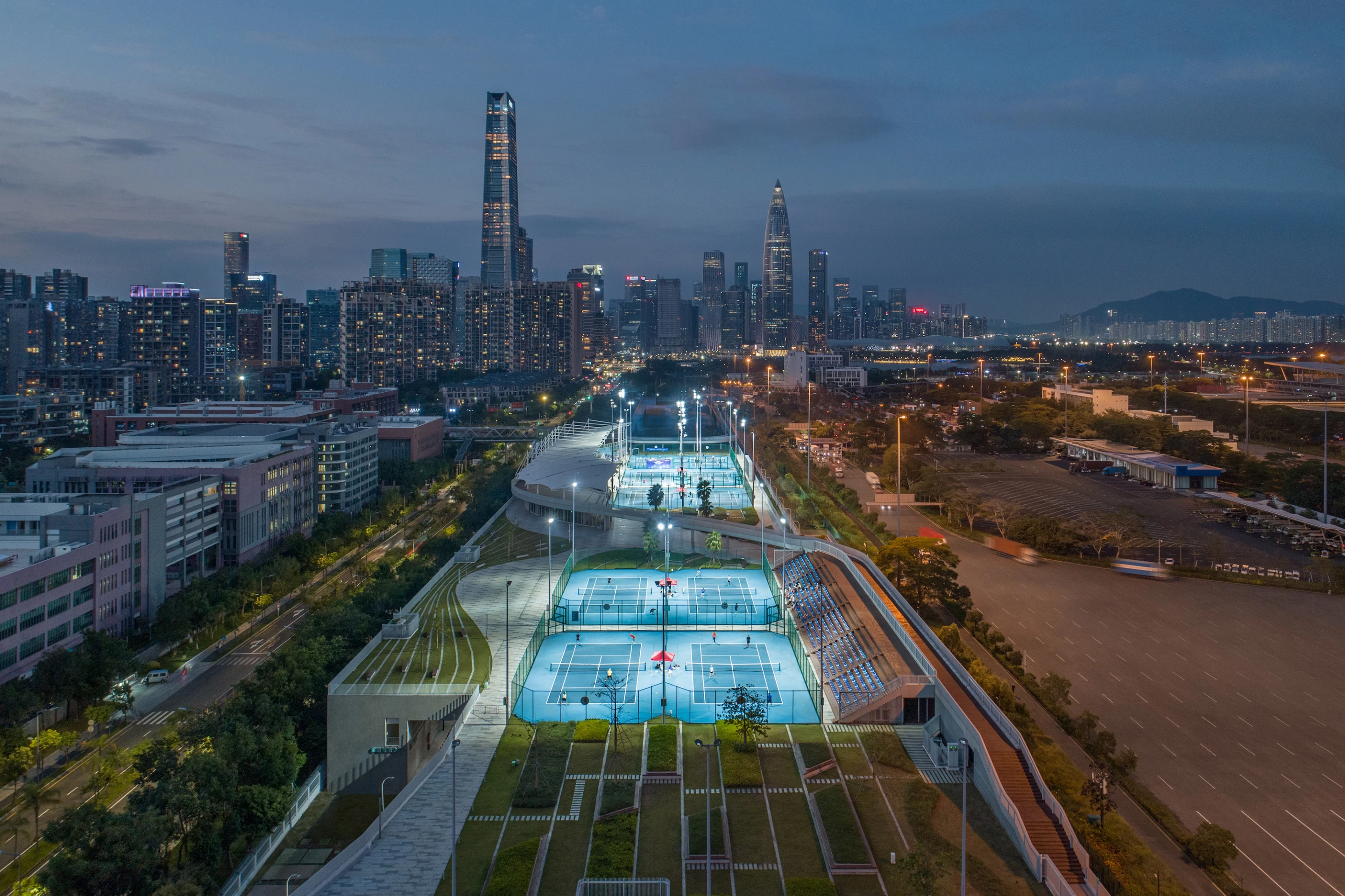 The roof that hosts the Shenzhen Skypark is situated at a height of 15 m (roughly 50 ft) and has a width of 70 m (230 ft) at its widest point and 50 m (165 ft) at its narrowest