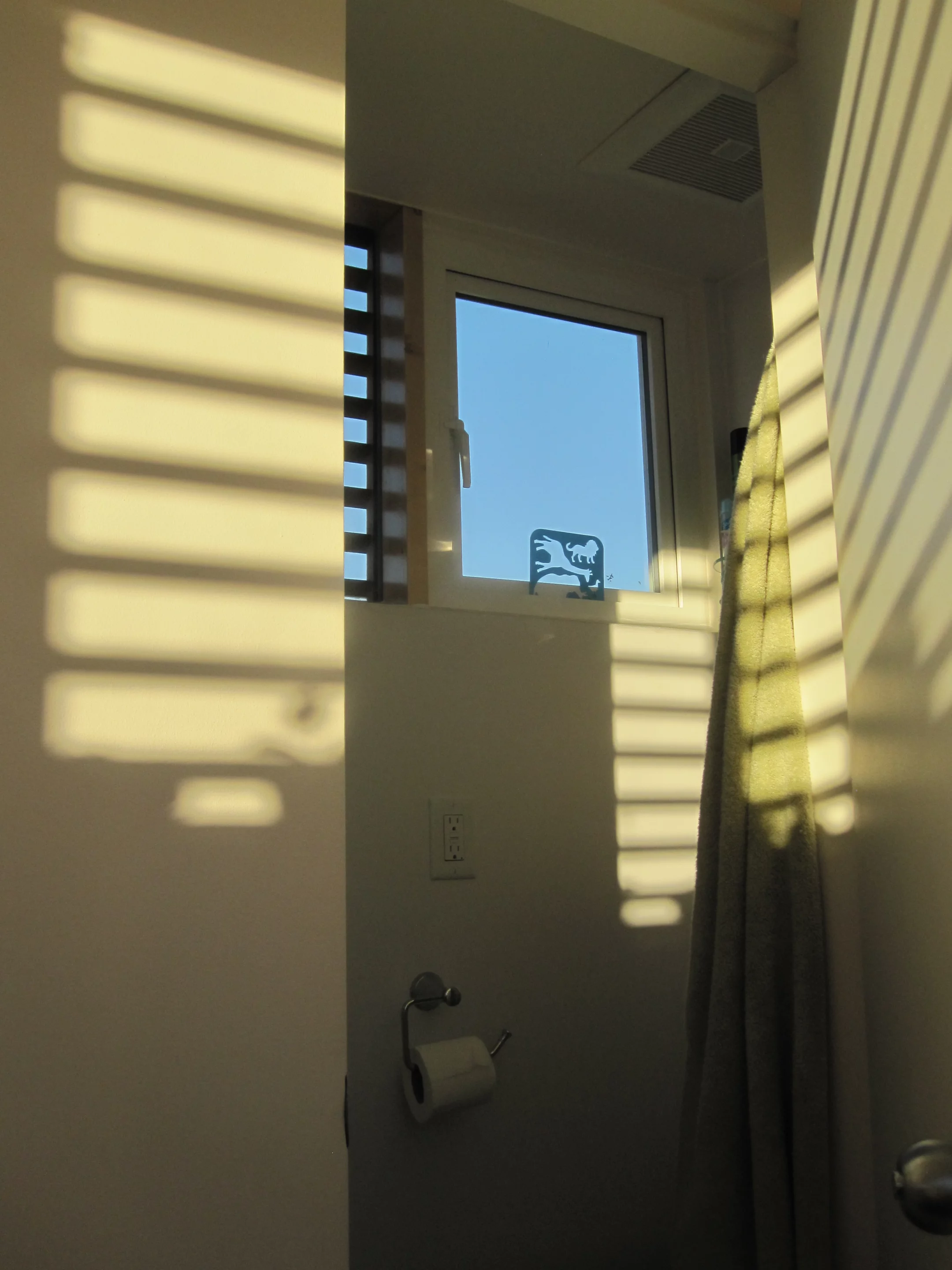 The bathroom, with shower and toilet (Photo: Isabella Mori)