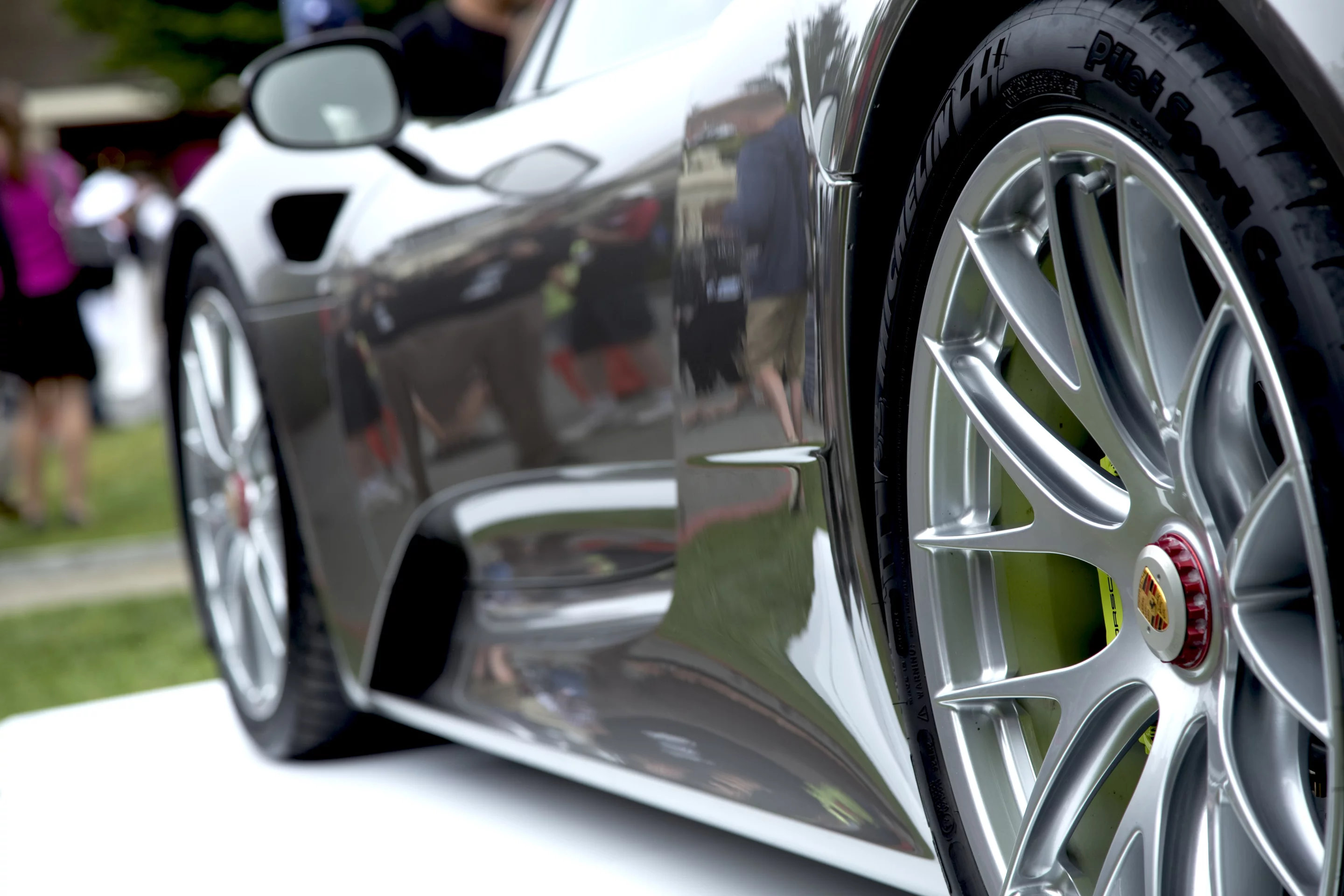 Porsche 918's monocoque and engine cradle are both made from carbon-fiber reinforced plastic (CFRP) to retain lightweight qualities (Photo: Angus MacKenzie/Gizmag.com)