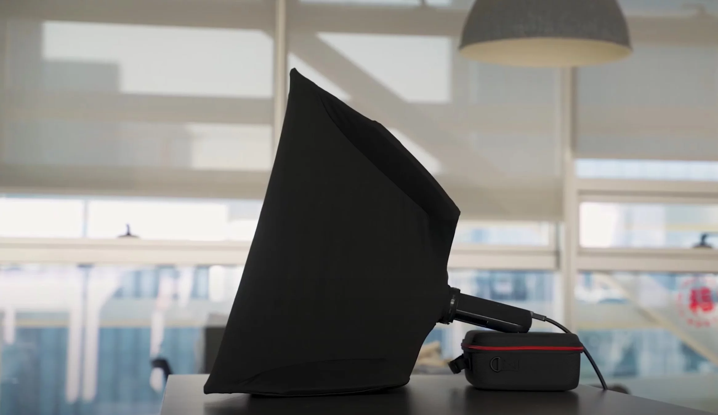 The Splay Max connects to a laptop over HDMI or USB-C