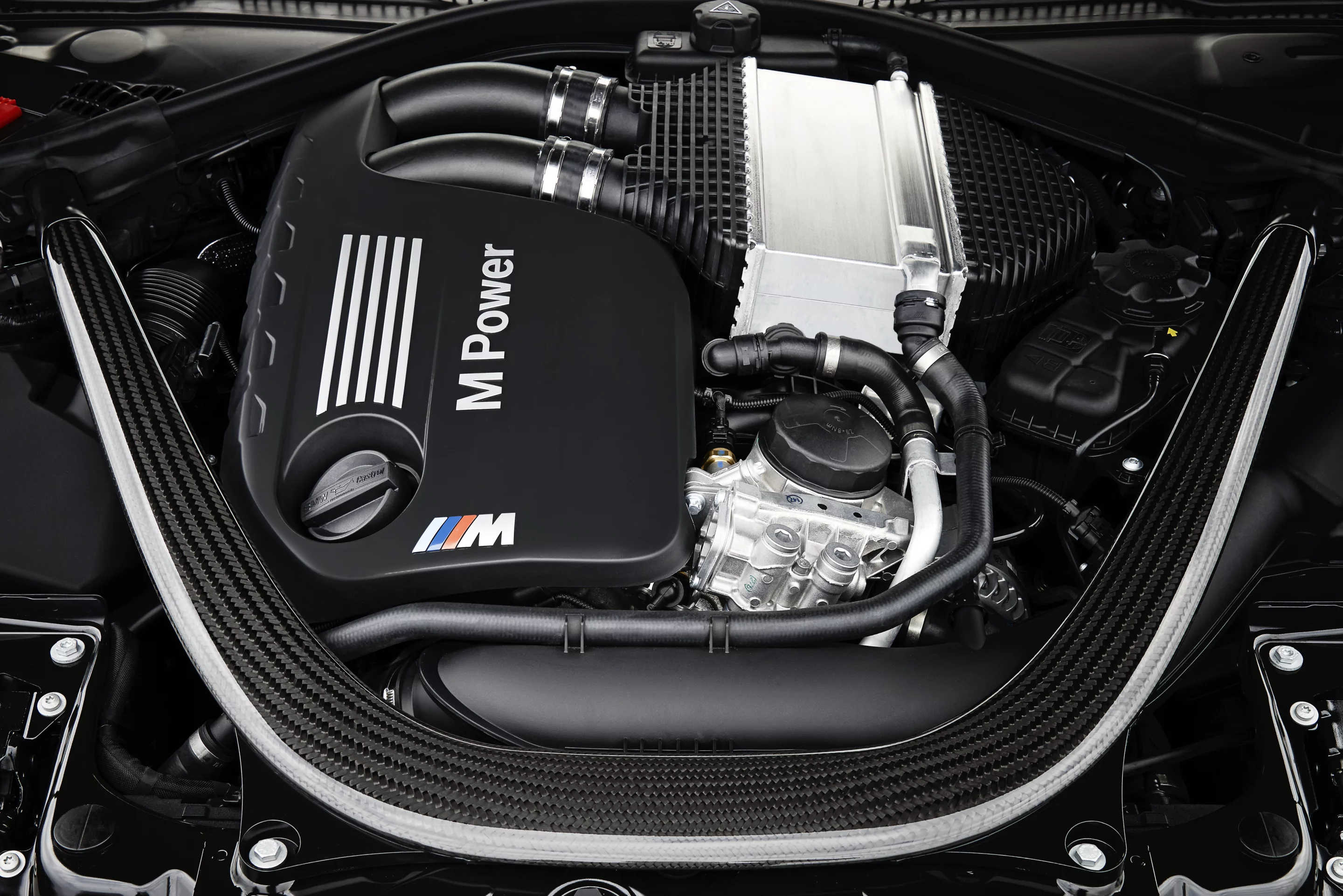 Replacing the V8 is the job of a 3.0 liter TwinPower straight six capable of delivering 425 hp to the rear wheels