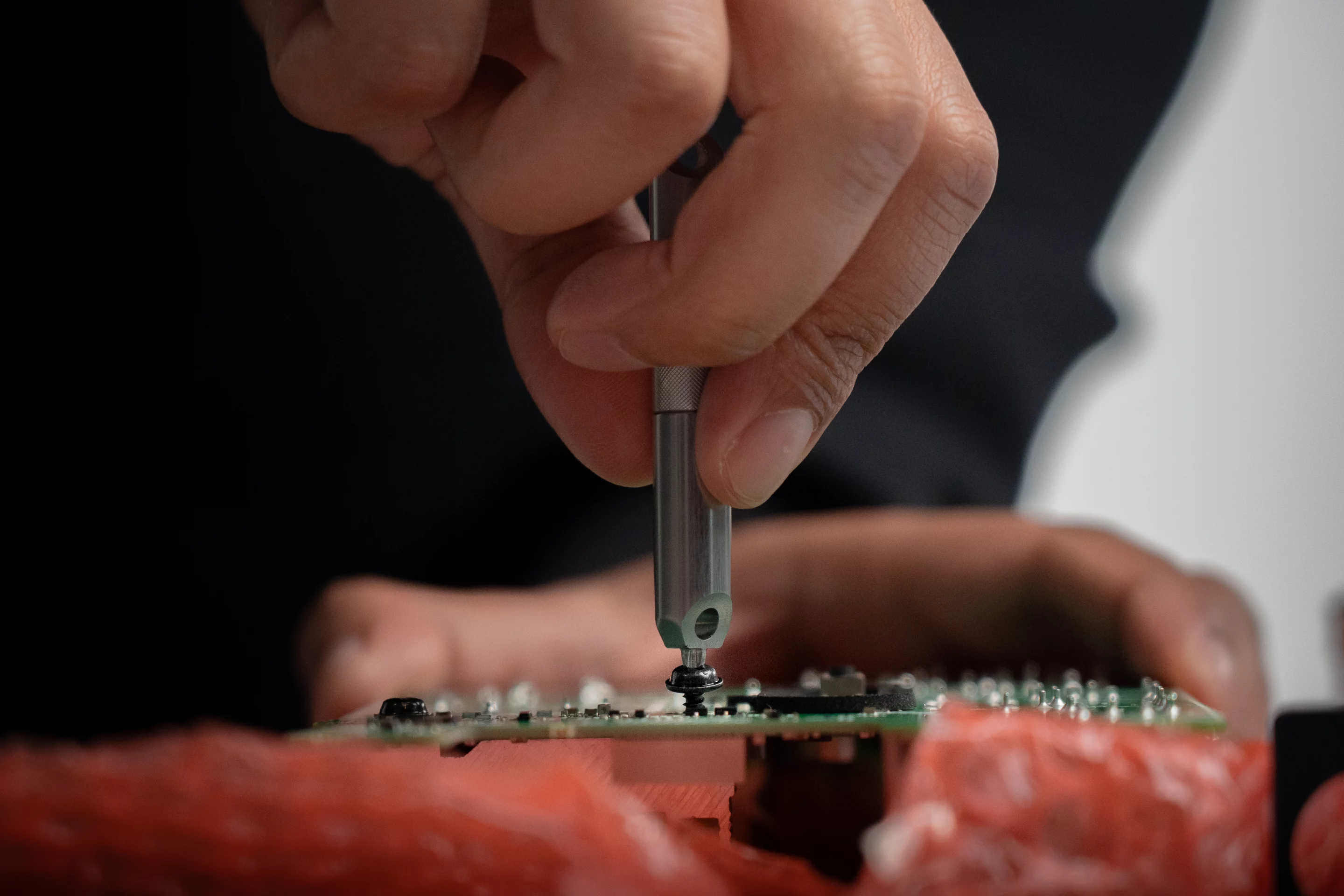 The SlashPen incorporates a Phillips screwdriver